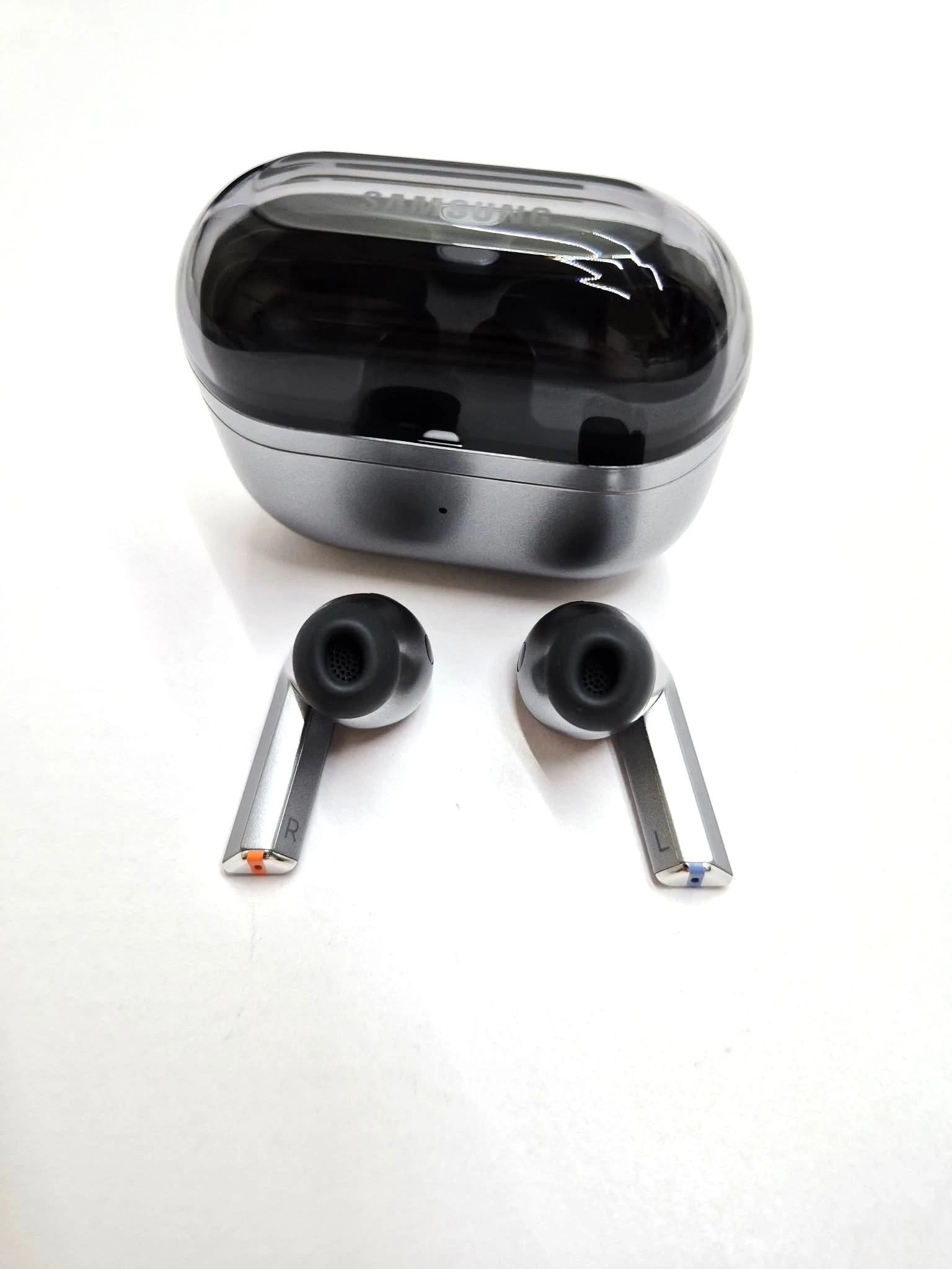 sluchawki-bezprzewodowe-dokanalowe-samsung-galaxy-buds3-pro-silver-transmisja-sygnalu-203713-217785