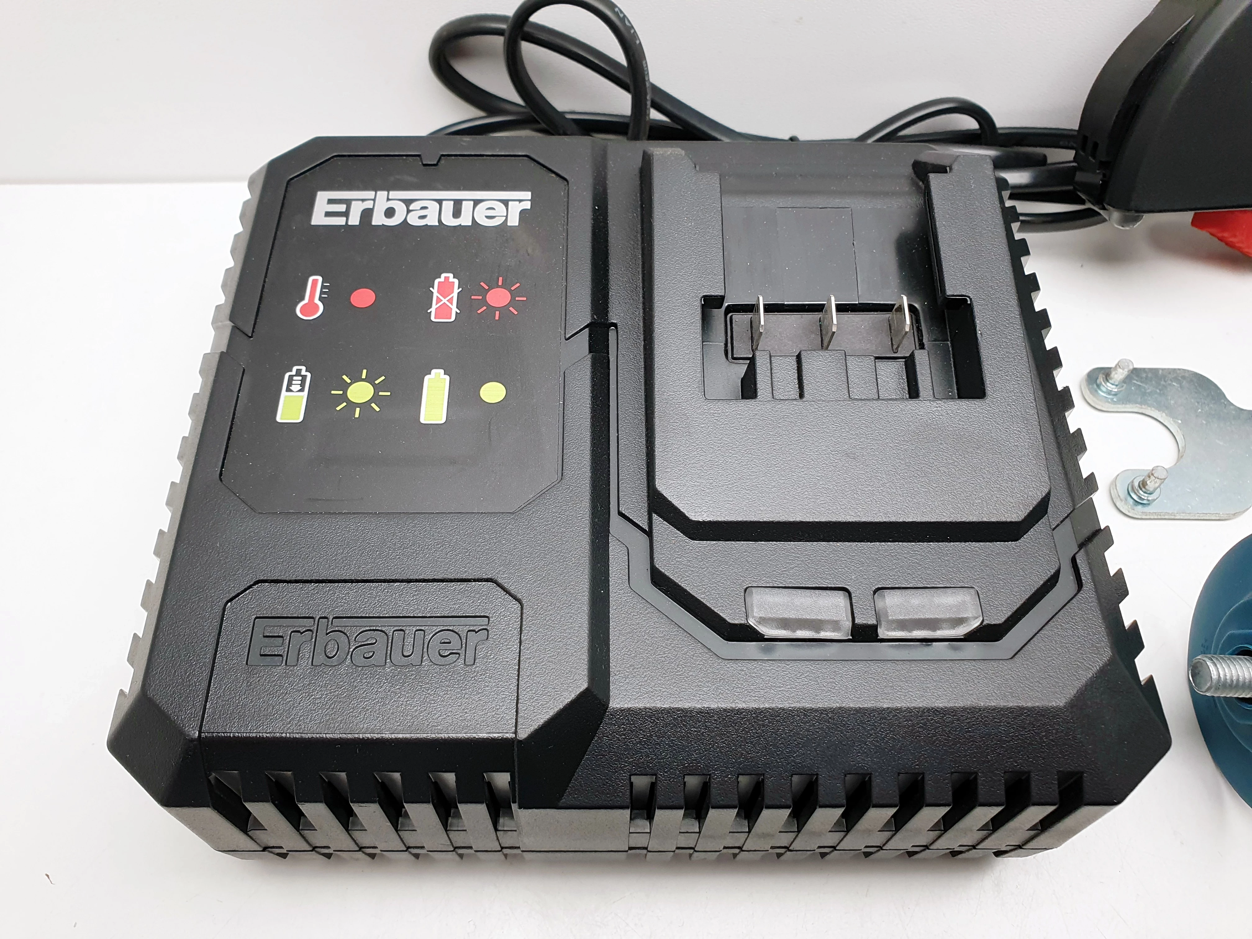 szlifierka-katowa-aku-erbauer-eag18-li-komplet-akuladowarkawalizka-napiecie-zasilania-1800