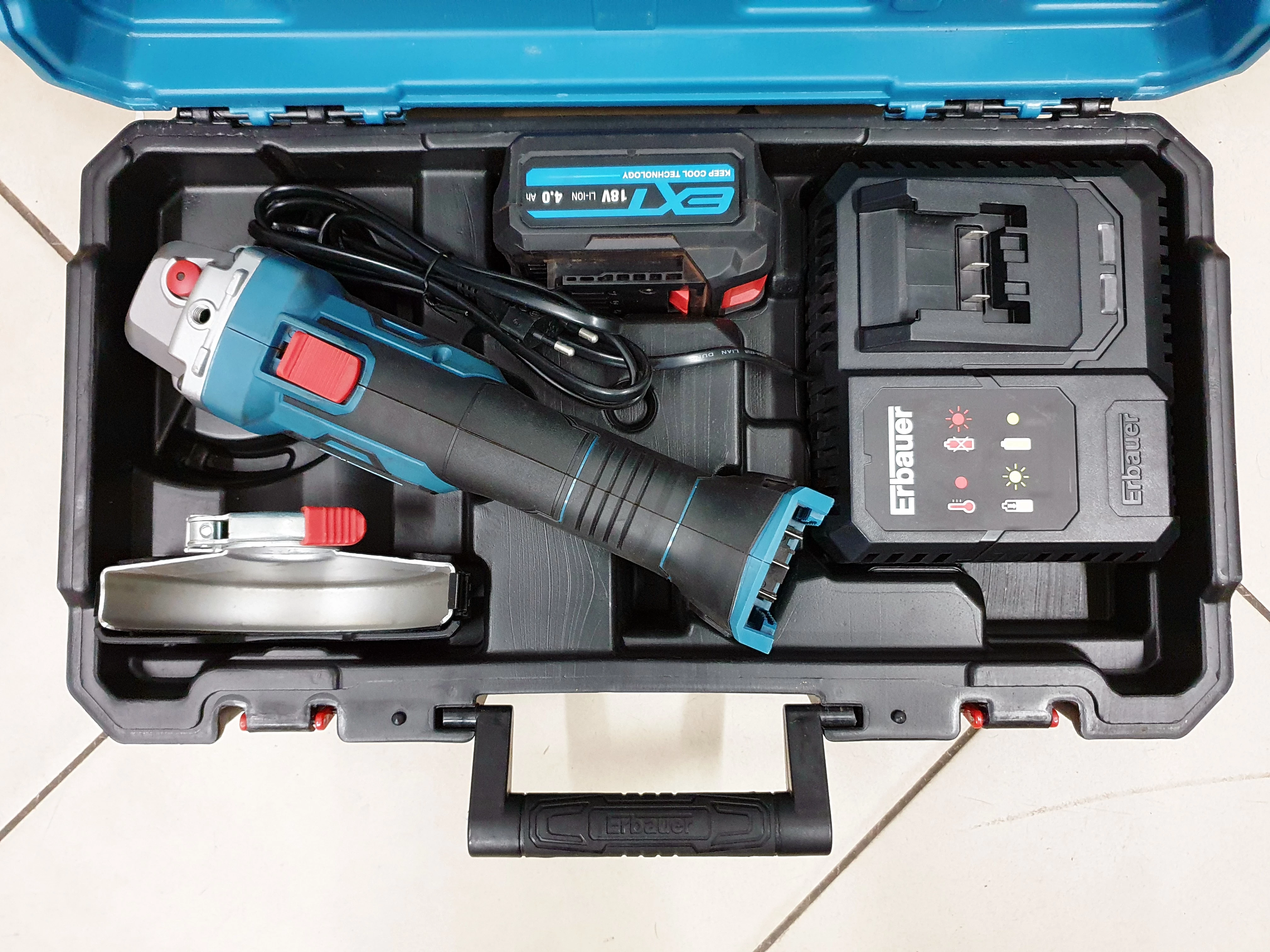 szlifierka-katowa-aku-erbauer-eag18-li-komplet-akuladowarkawalizka-ean-gtin-5059340993287