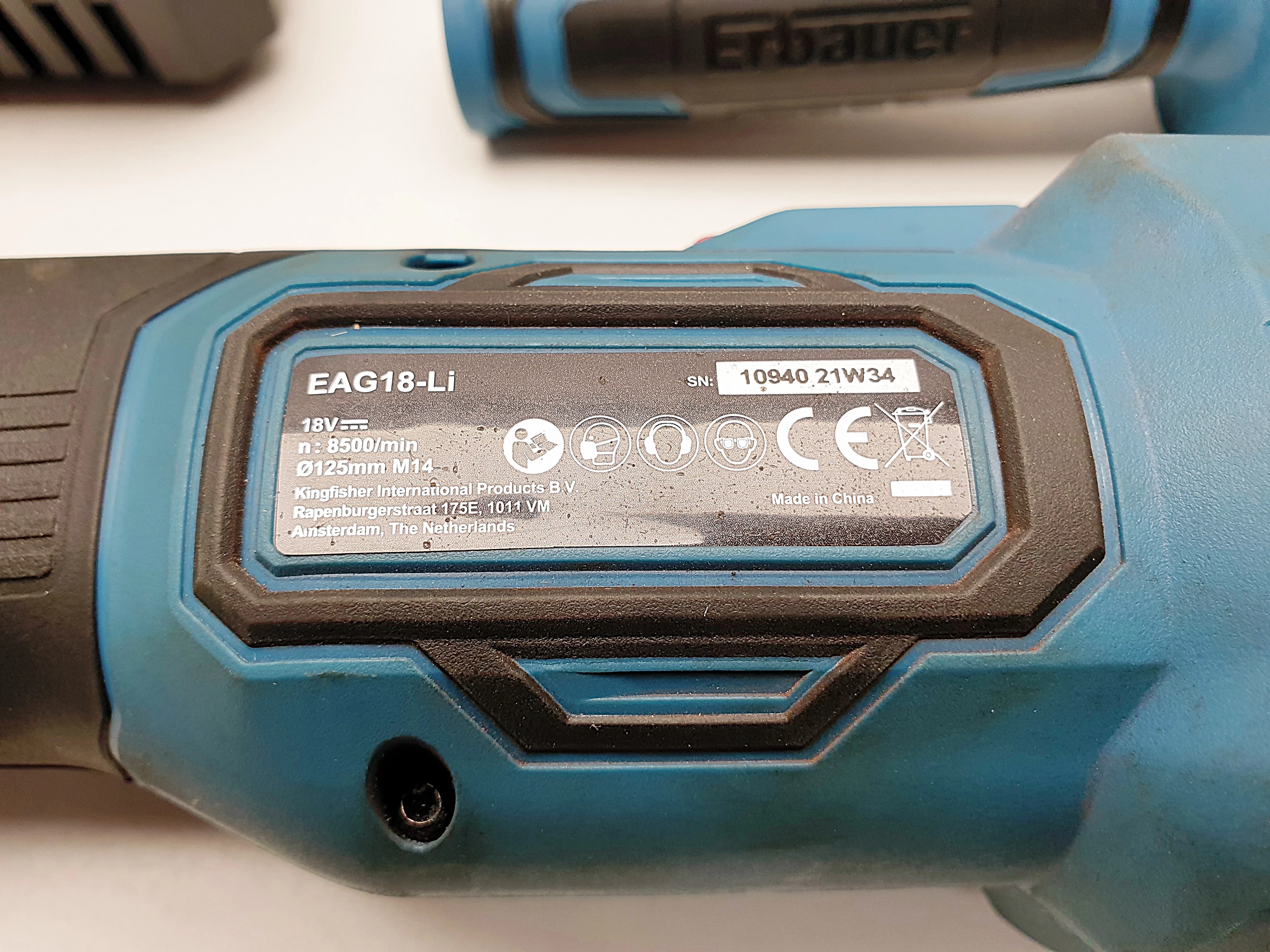 szlifierka-katowa-aku-erbauer-eag18-li-komplet-akuladowarkawalizka-maksymalna-predkosc-obrotowa-10000