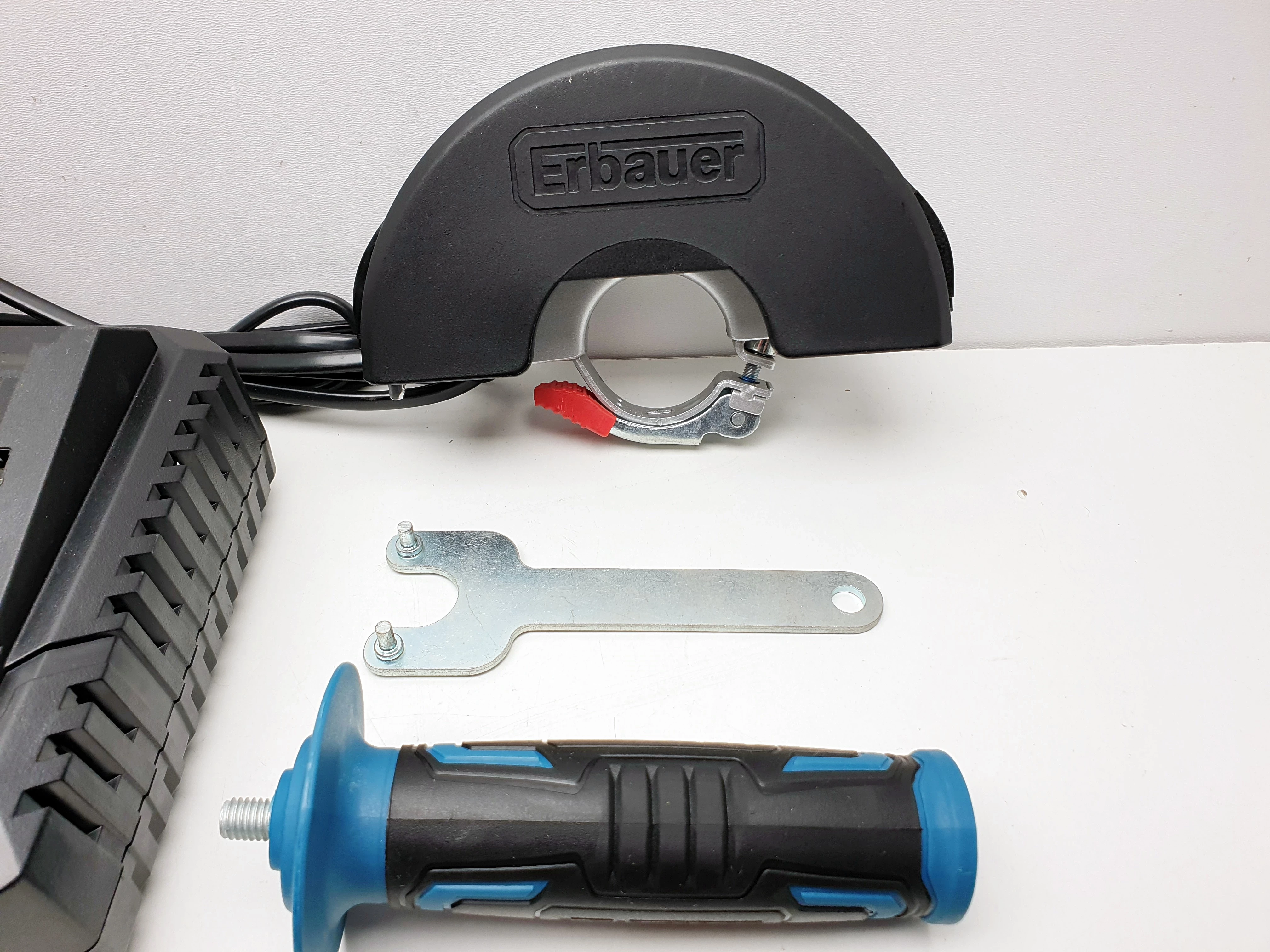 szlifierka-katowa-aku-erbauer-eag18-li-komplet-akuladowarkawalizka-marka-248811-950358