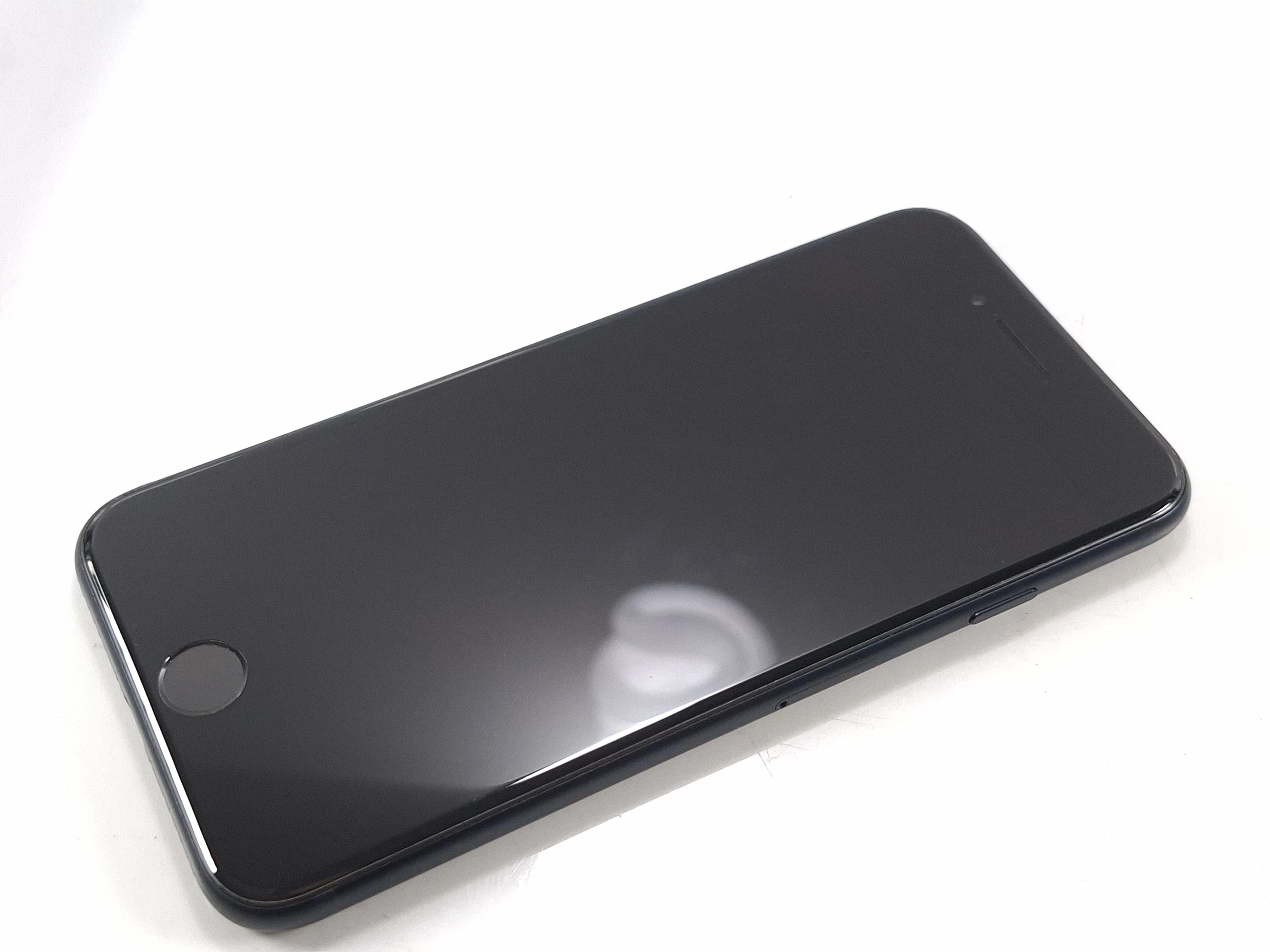 telefon-iphone-se-2022-64gb-stan-11323-2