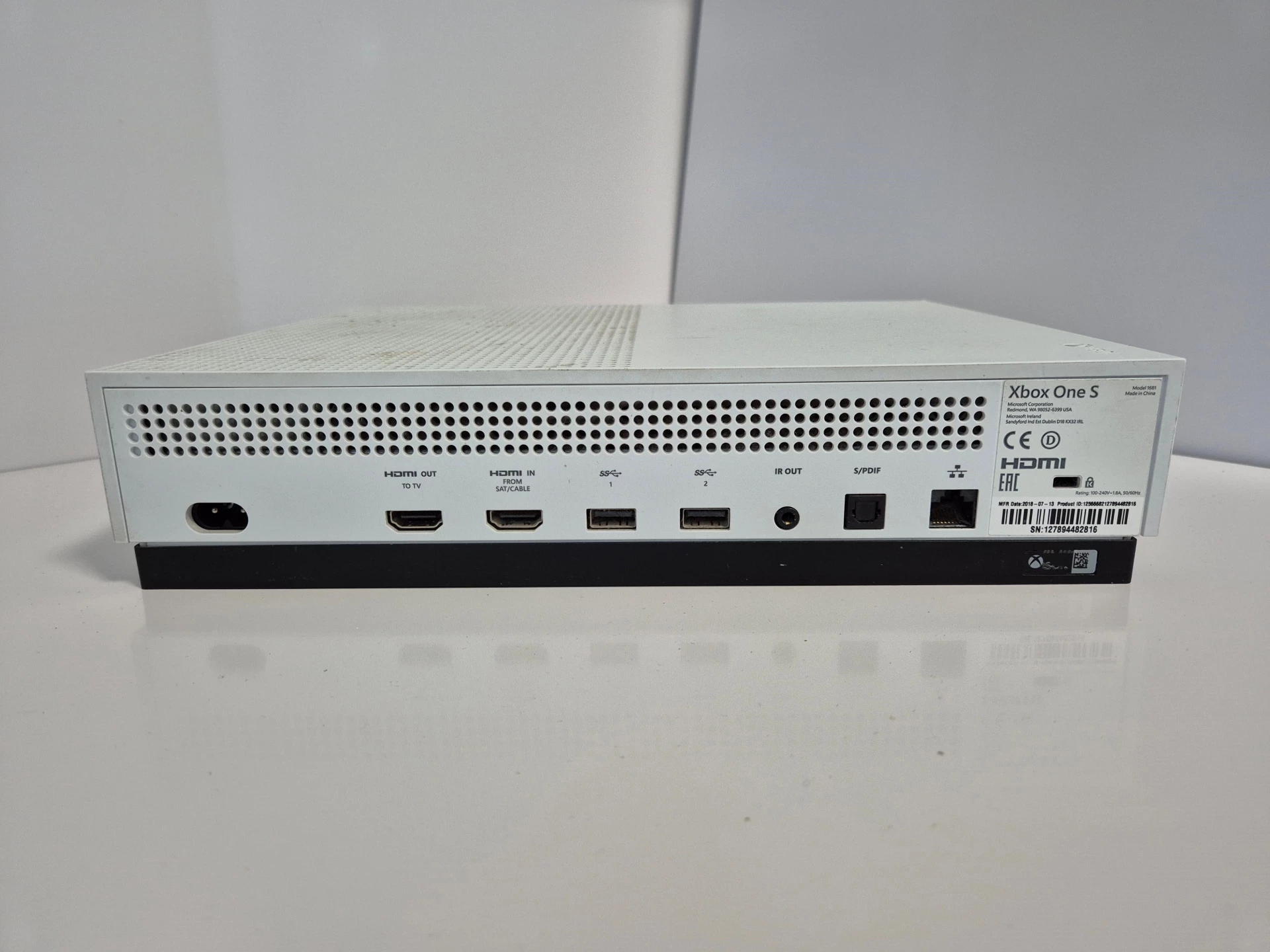 konsola-xbox-one-s-1tb-3-pady-gry-stacja-ladujaca-kod-producenta-234-01007