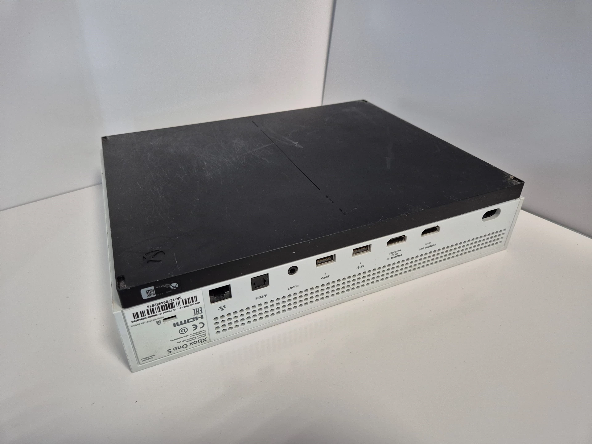 konsola-xbox-one-s-1tb-3-pady-gry-stacja-ladujaca-gry-w-zestawie-205998-225570