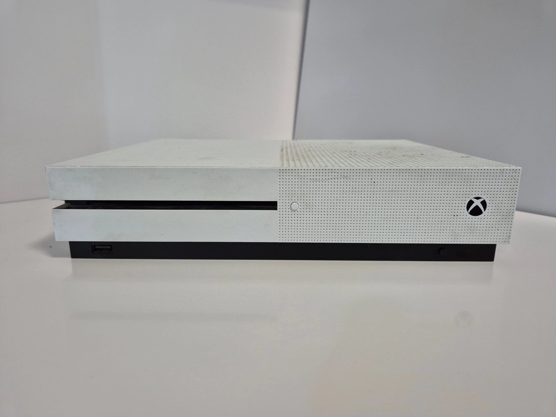 konsola-xbox-one-s-1tb-3-pady-gry-stacja-ladujaca-dysk-wbudowana-pamiec-5179-352249