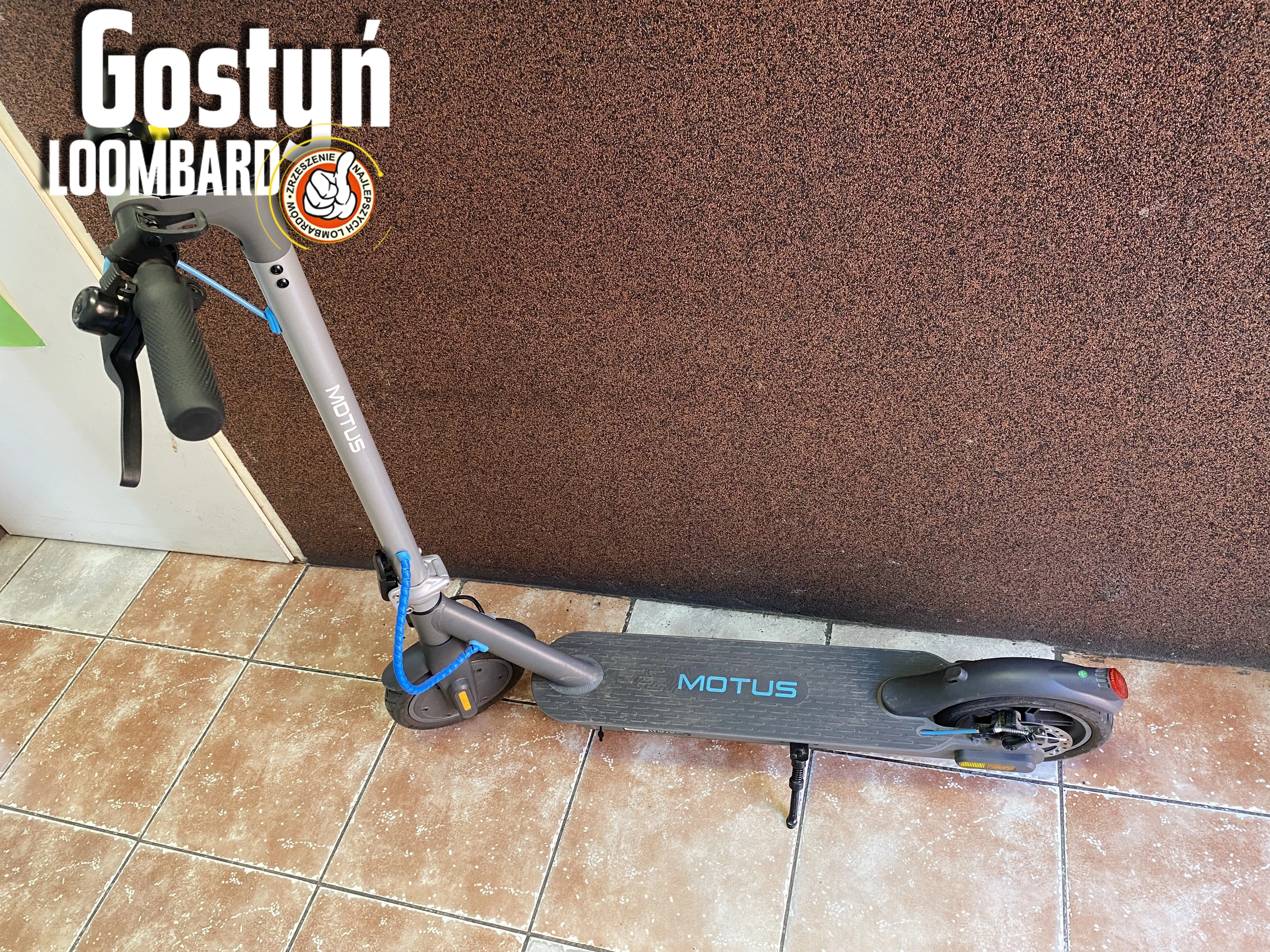 hulajnoga-elektryczna-motus-scooty-85-lite-czarno-turkusowa-predkosc-maksymalna-2000