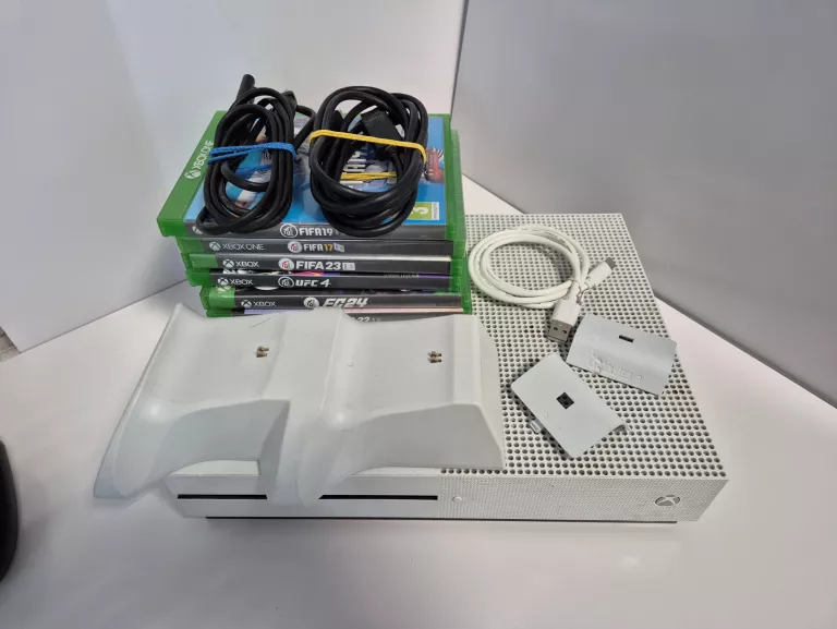 konsola-xbox-one-s-1tb-3-pady-gry-stacja-ladujaca-wersja-konsoli-130591-2