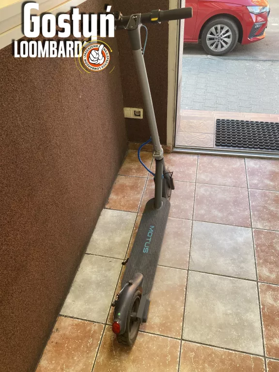 hulajnoga-elektryczna-motus-scooty-85-lite-czarno-turkusowa-ean-gtin-5901821993999