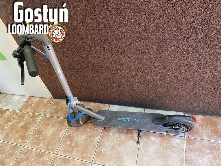 hulajnoga-elektryczna-motus-scooty-85-lite-czarno-turkusowa-predkosc-maksymalna-2000