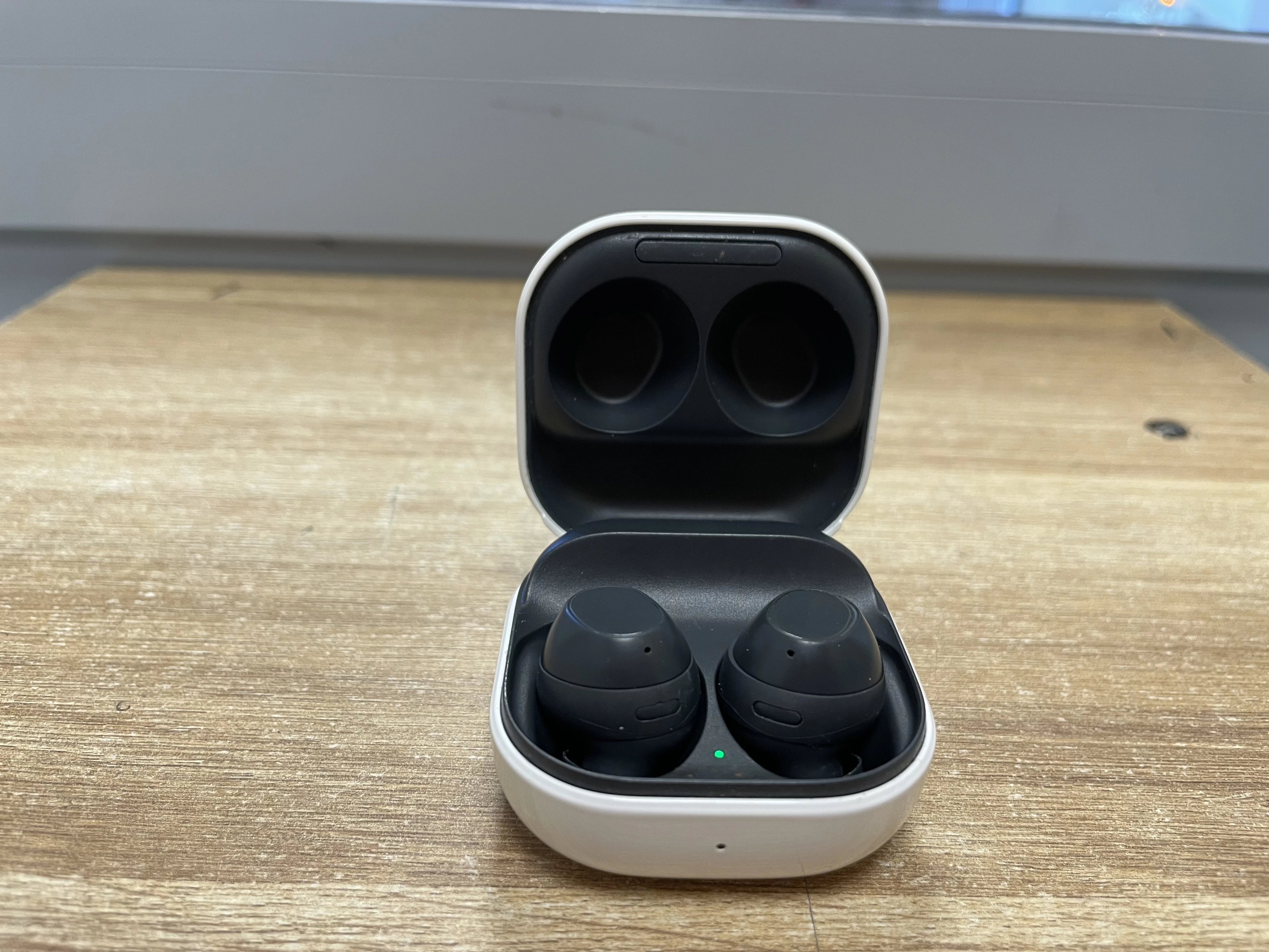 sluchawki-samsung-buds-core-l-stan-11323-2