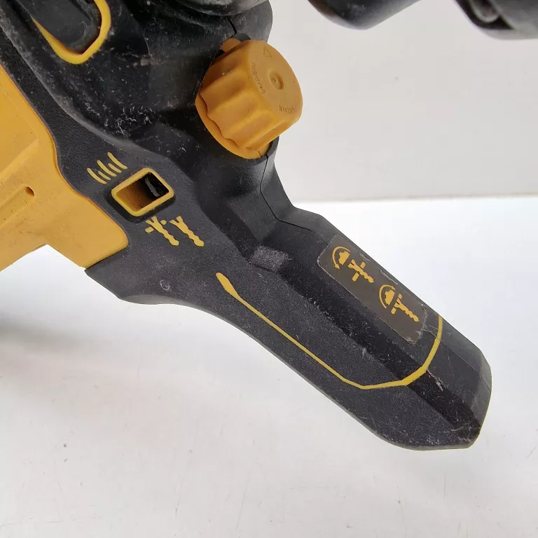 wkretarka-tasmowa-dewalt-dcf620-magazynek-dewalt-dcf6202-stan-11323-2