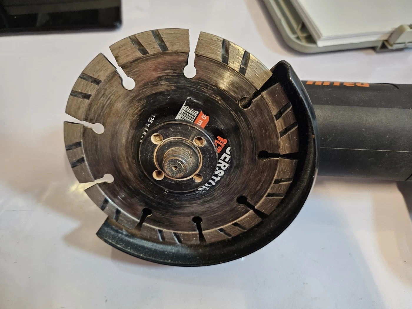 szlifierka-katowa-niteo-ag0021-22-rodzaj-zasilania-128529-2