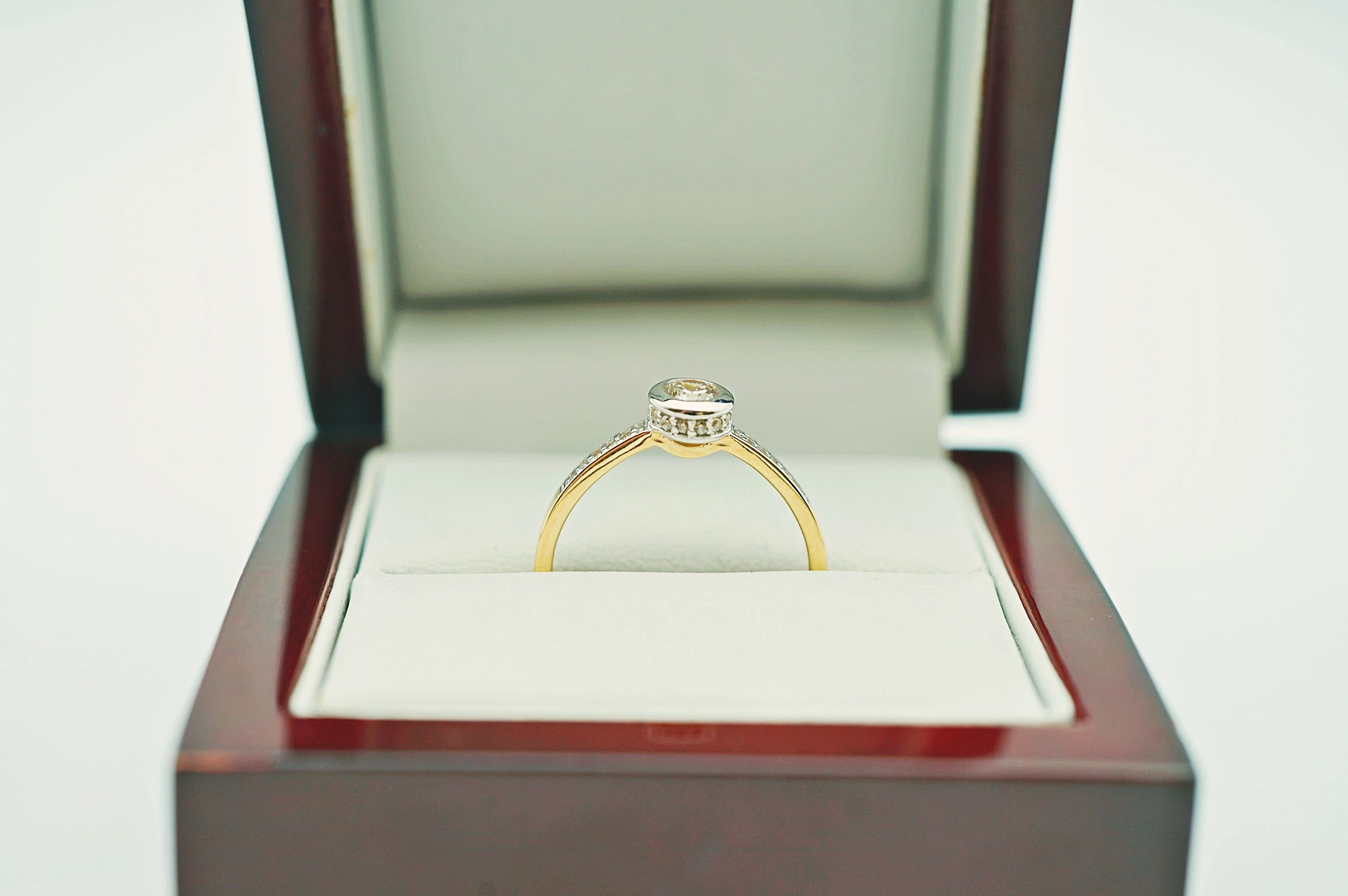 zloty-pierscionek-z-cyrkoniami-585-273g-r17-kamien-17088-128