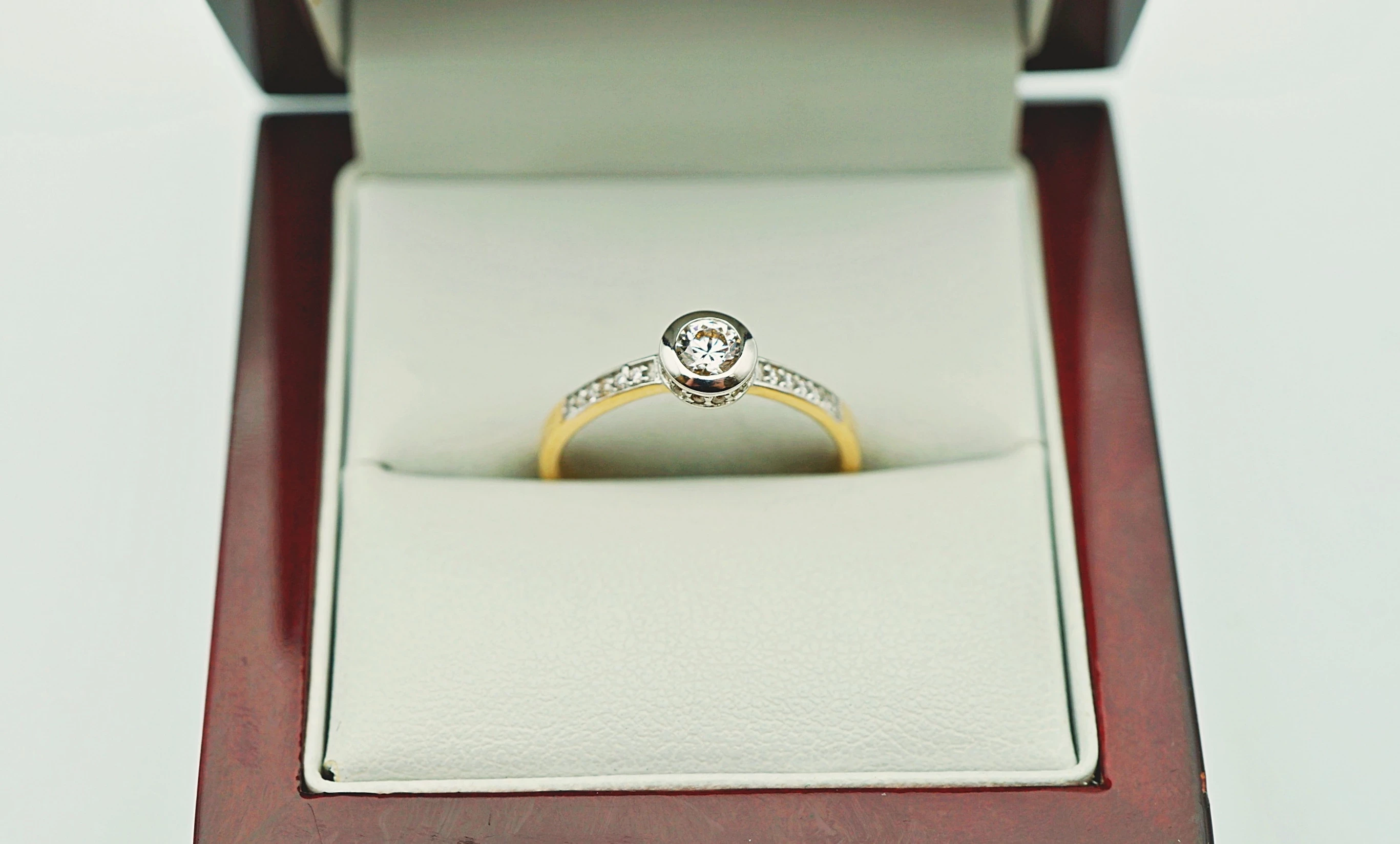 zloty-pierscionek-z-cyrkoniami-585-273g-r17-dworcowa-2-leszno-gold-fish