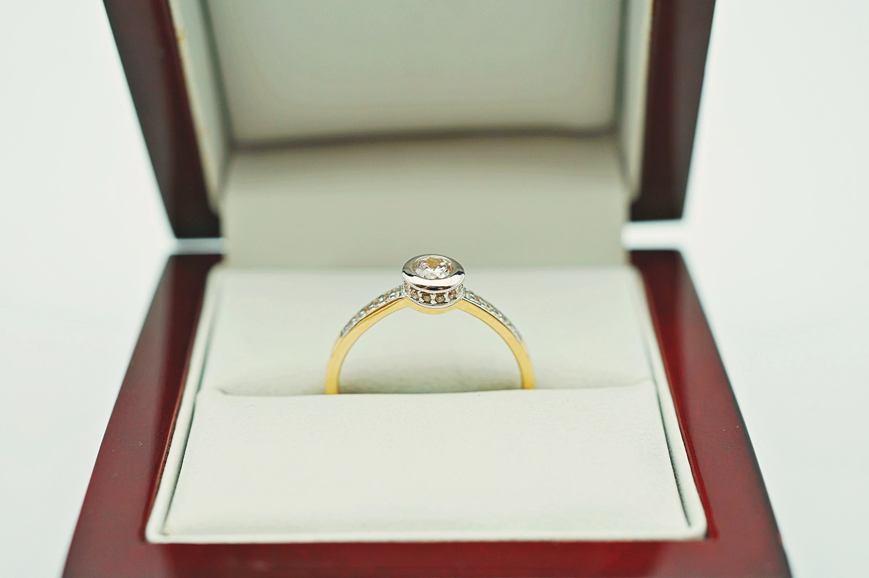 zloty-pierscionek-z-cyrkoniami-585-273g-r17-material-15835-2