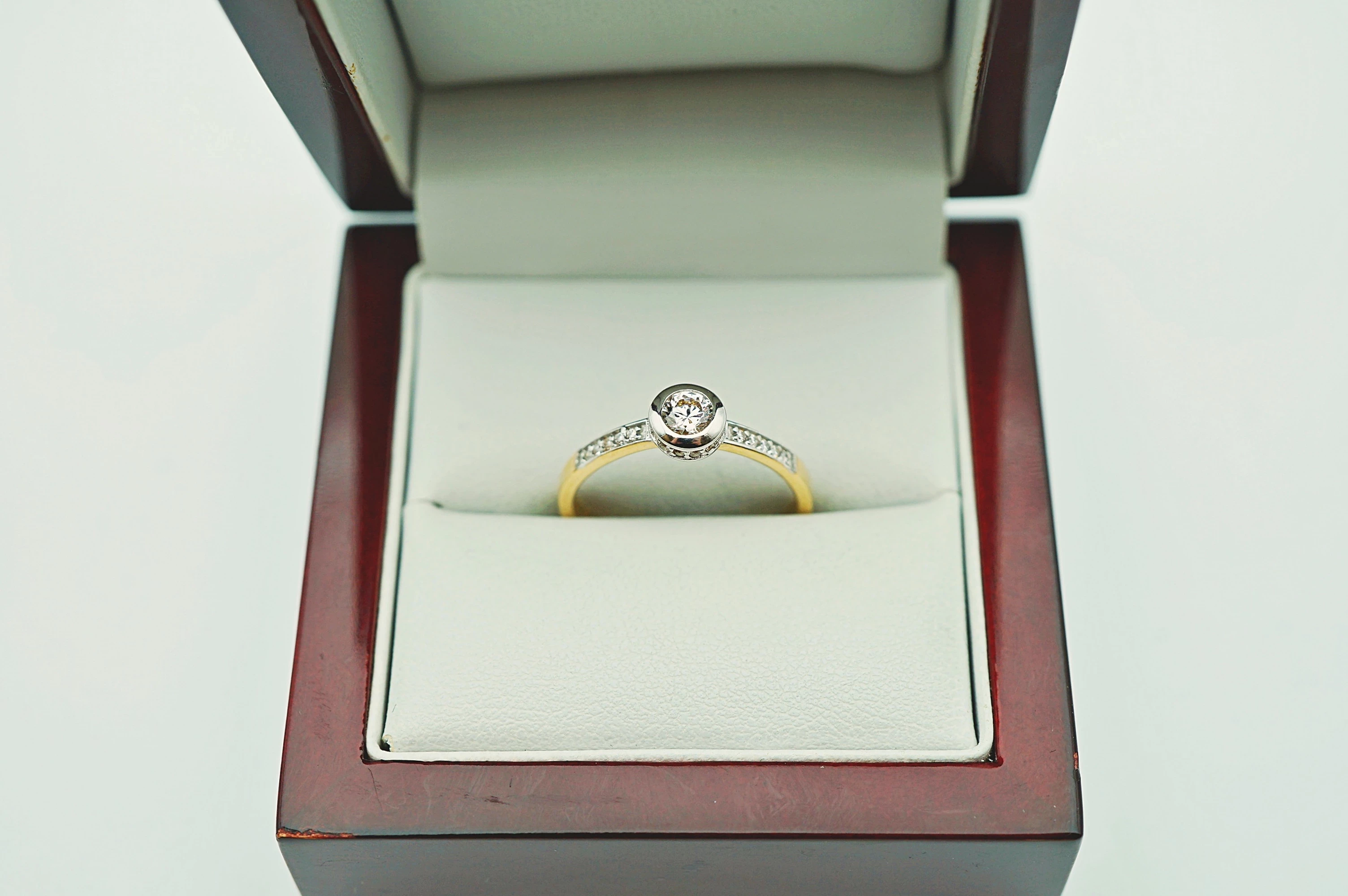 zloty-pierscionek-z-cyrkoniami-585-273g-r17-stan-11323-2