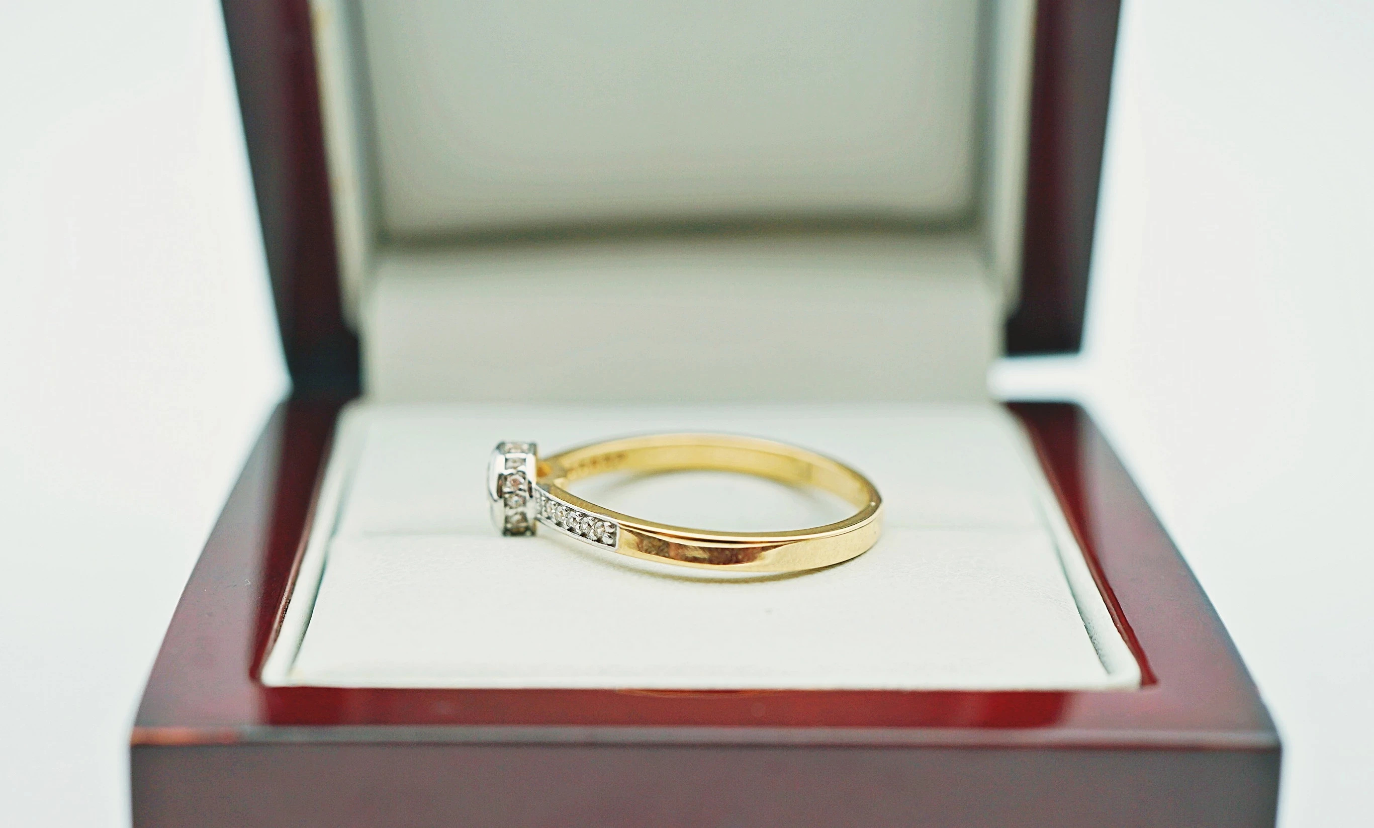 zloty-pierscionek-z-cyrkoniami-585-273g-r17-marka-248811-958954