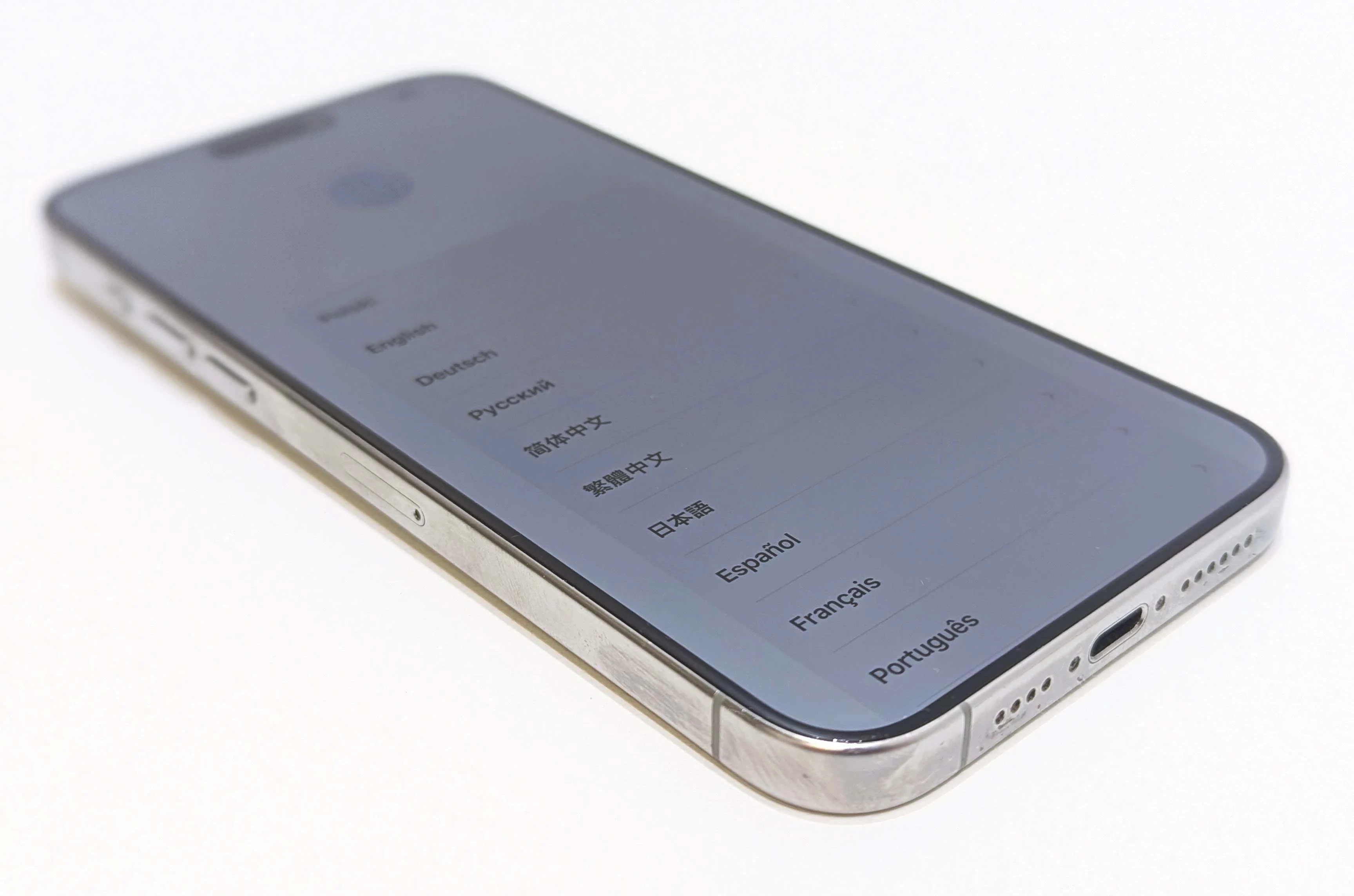 telefon-iphone-15-pro-max-256gb-bat89-zbite-plecy-wolny-od-rat-przekatna-ekranu-670