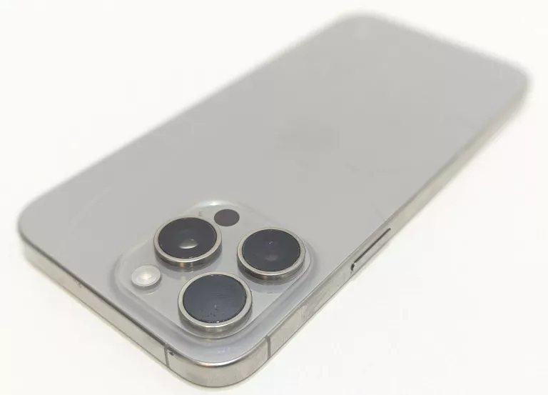 telefon-iphone-15-pro-max-256gb-bat89-zbite-plecy-wolny-od-rat-transmisja-danych-217-2048