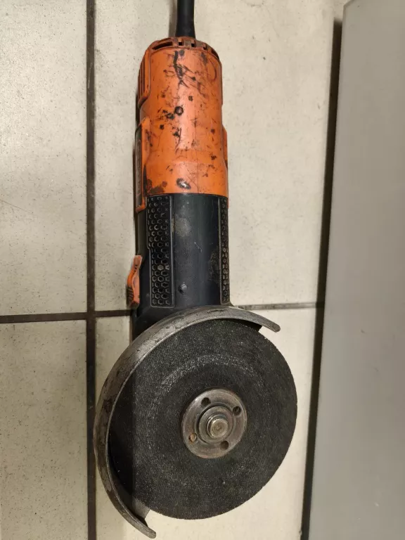 szlifierka-katowa-black-decker-beg220-rodzaj-zasilania-128529-2