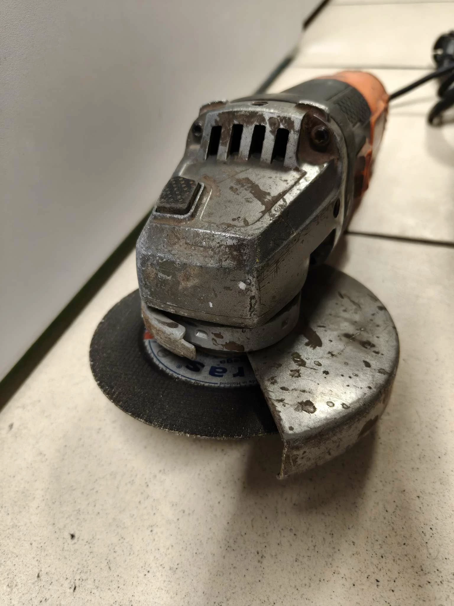 szlifierka-katowa-black-decker-beg220-marka-248811-1944302