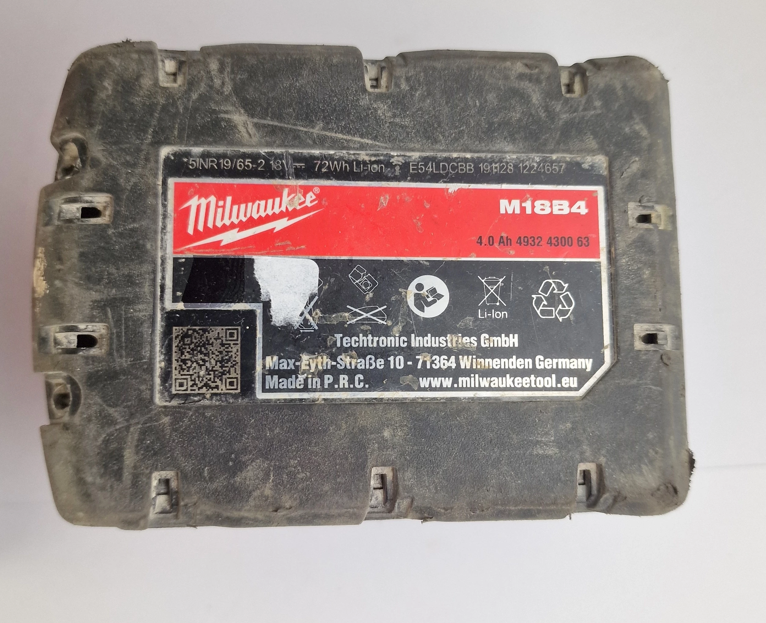 ladowarka-milwaukee-c-18c-aku-milwaukee-m18b4-4ah-stan-11323-2