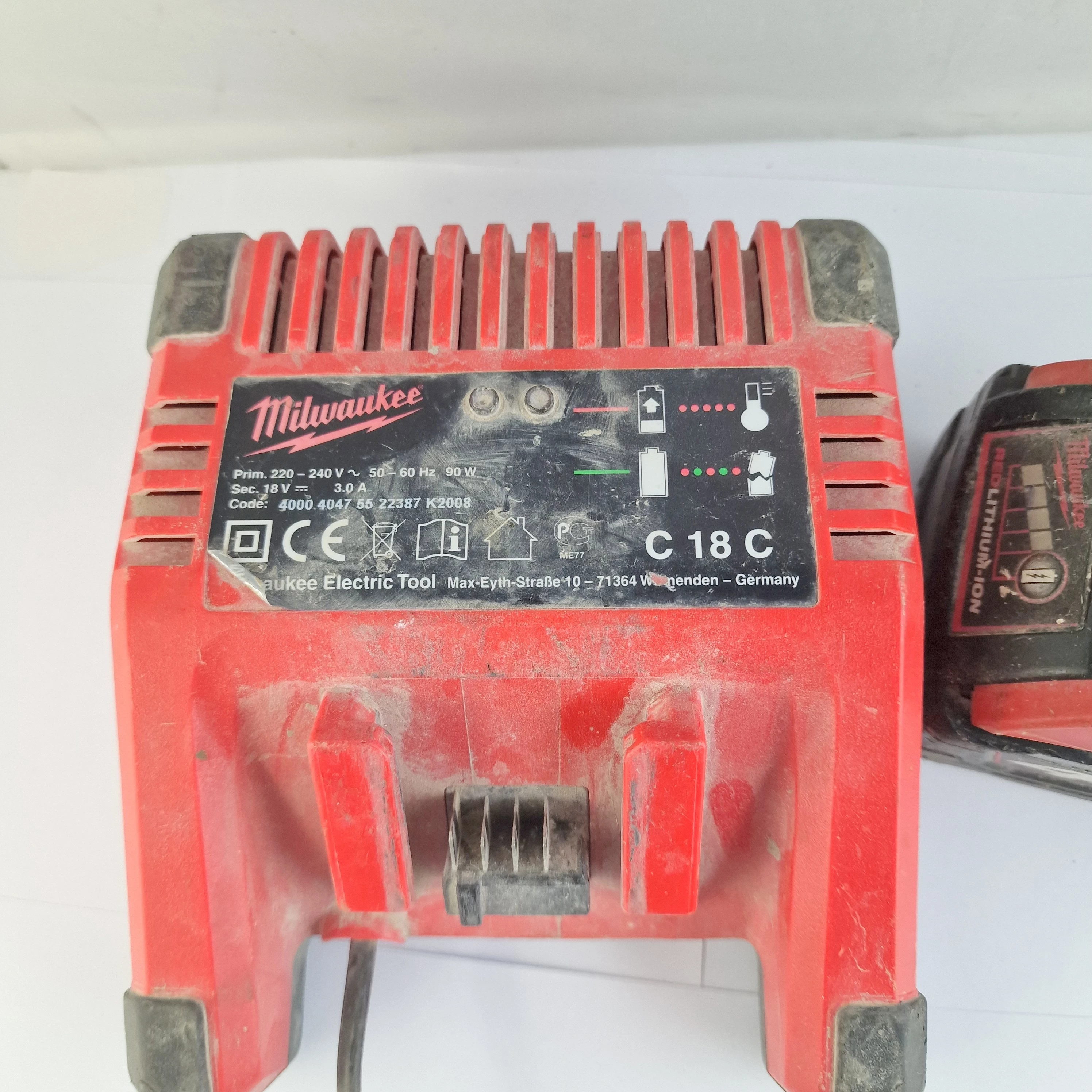 ladowarka-milwaukee-c-18c-aku-milwaukee-m18b4-4ah-marka-248811-951033