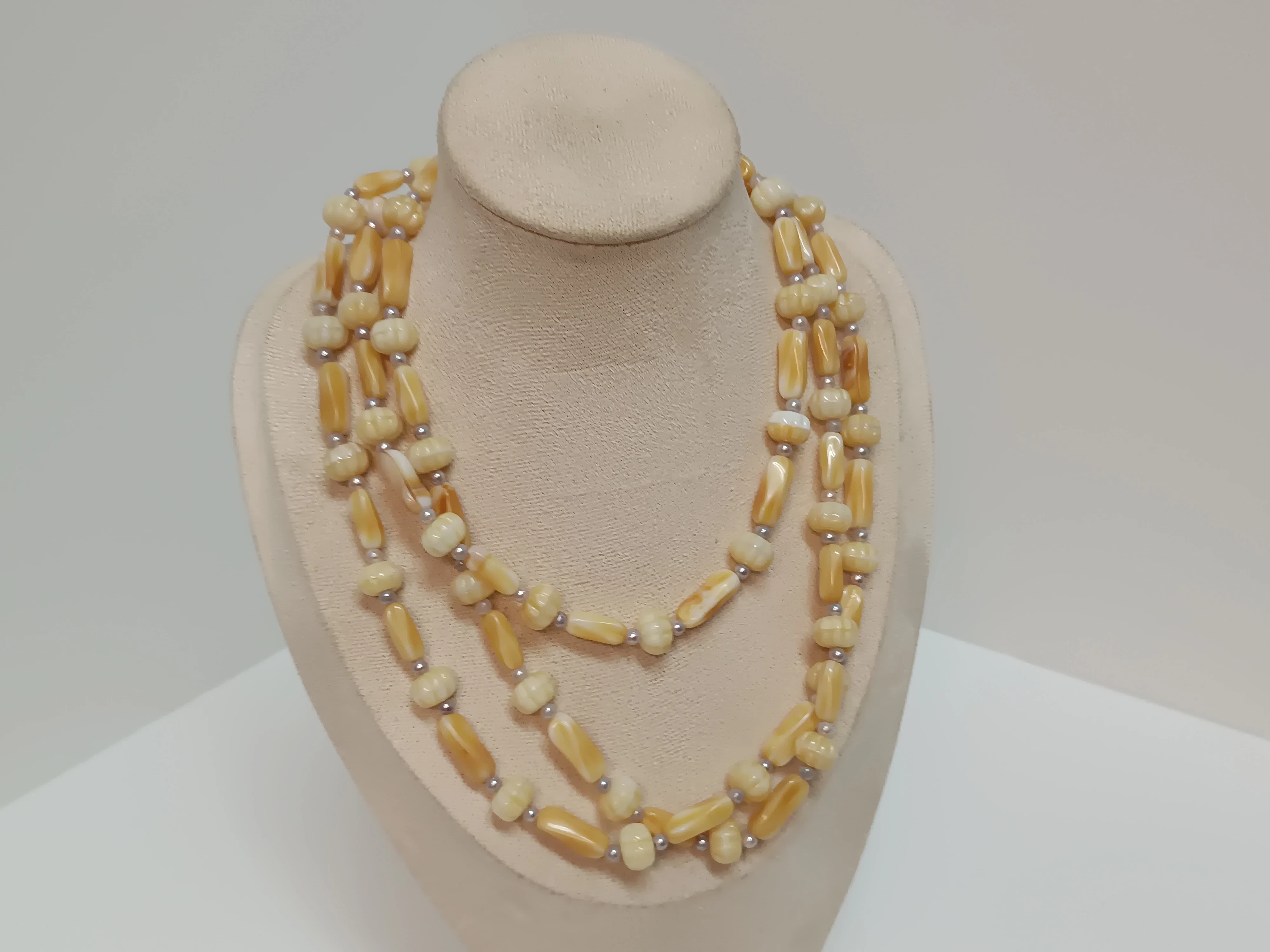 naszyjnik-damski-z-koralikami-kamien-17088-1