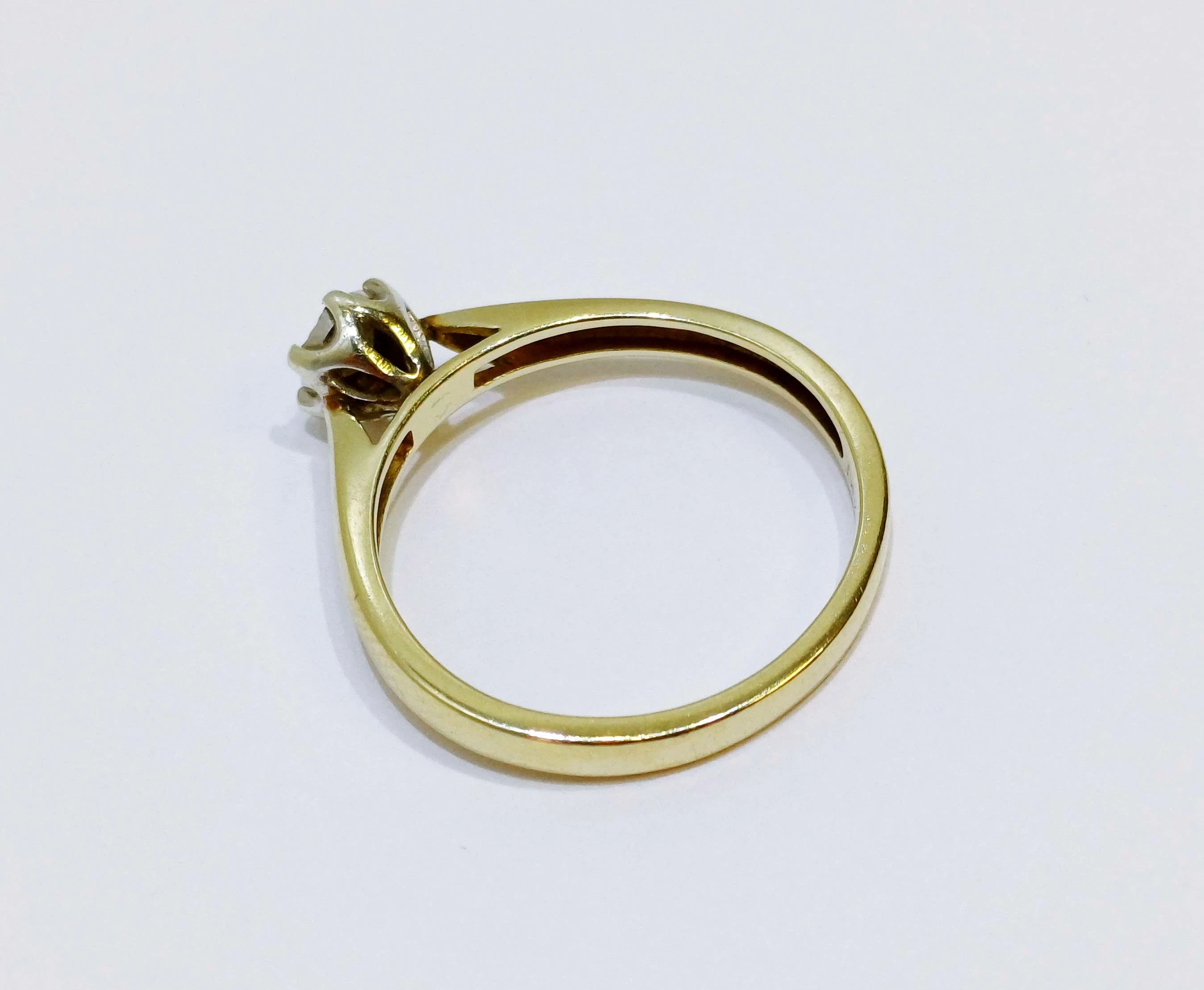 zloty-pierscionek-z-brylanetm-585-r17-material-15835-2