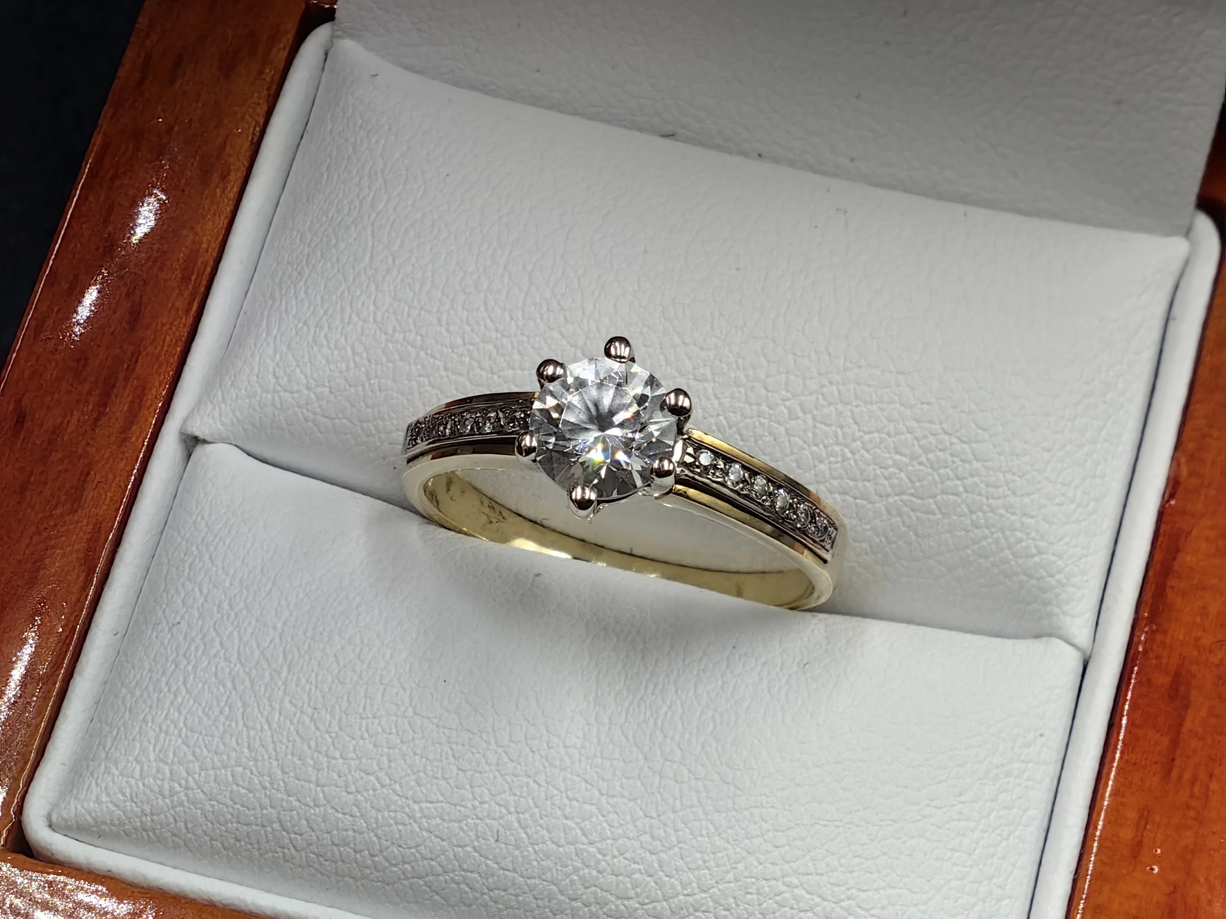 przepiekny-zloty-pierscionek-wysadzany-cyrkoniami-271g-pr585-14k-r16-stan-11323-2