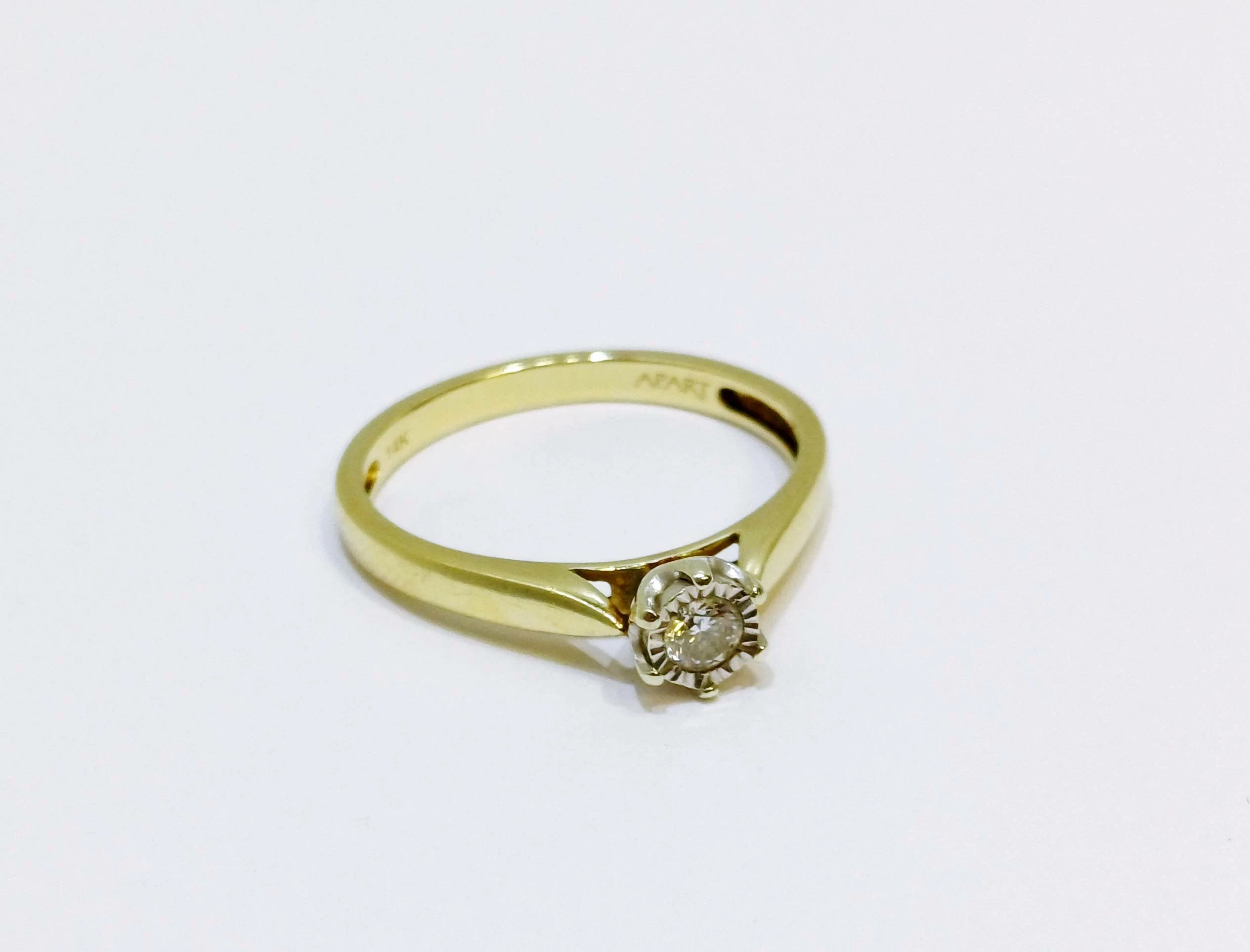 zloty-pierscionek-z-brylanetm-585-r17-waga-231