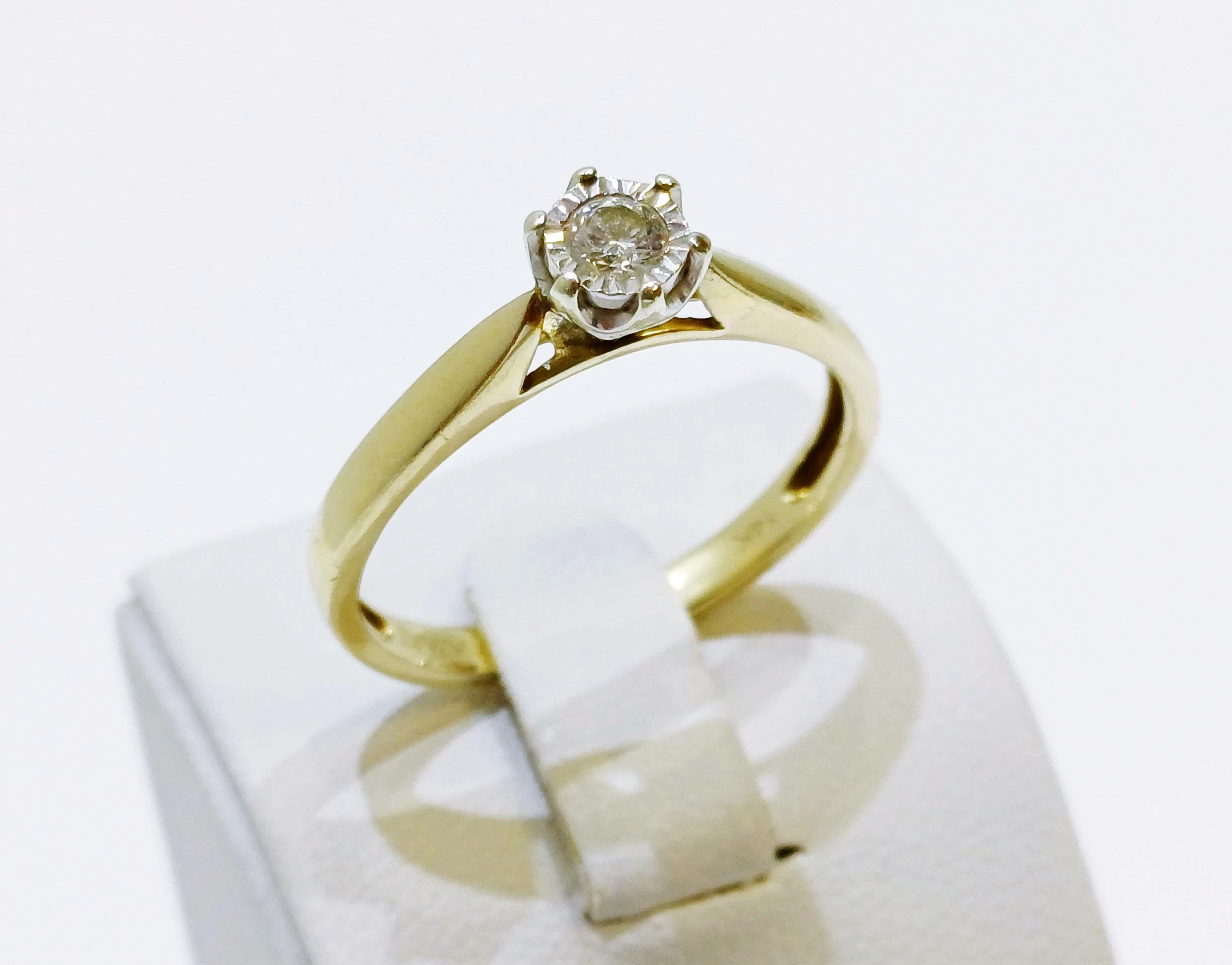 zloty-pierscionek-z-brylanetm-585-r17-cechy-207358-231606