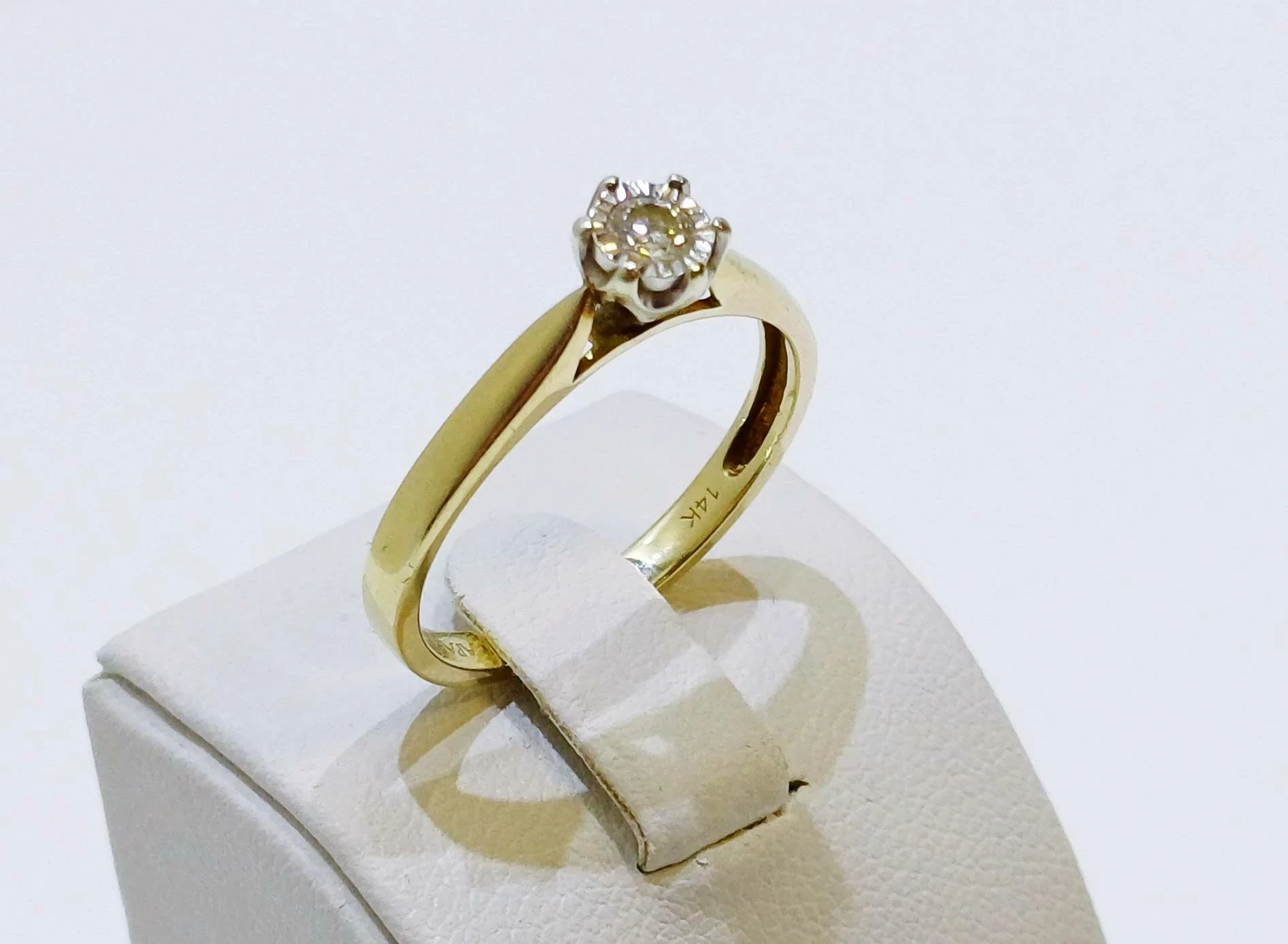 zloty-pierscionek-z-brylanetm-585-r17-proba-zlota-206646-228242