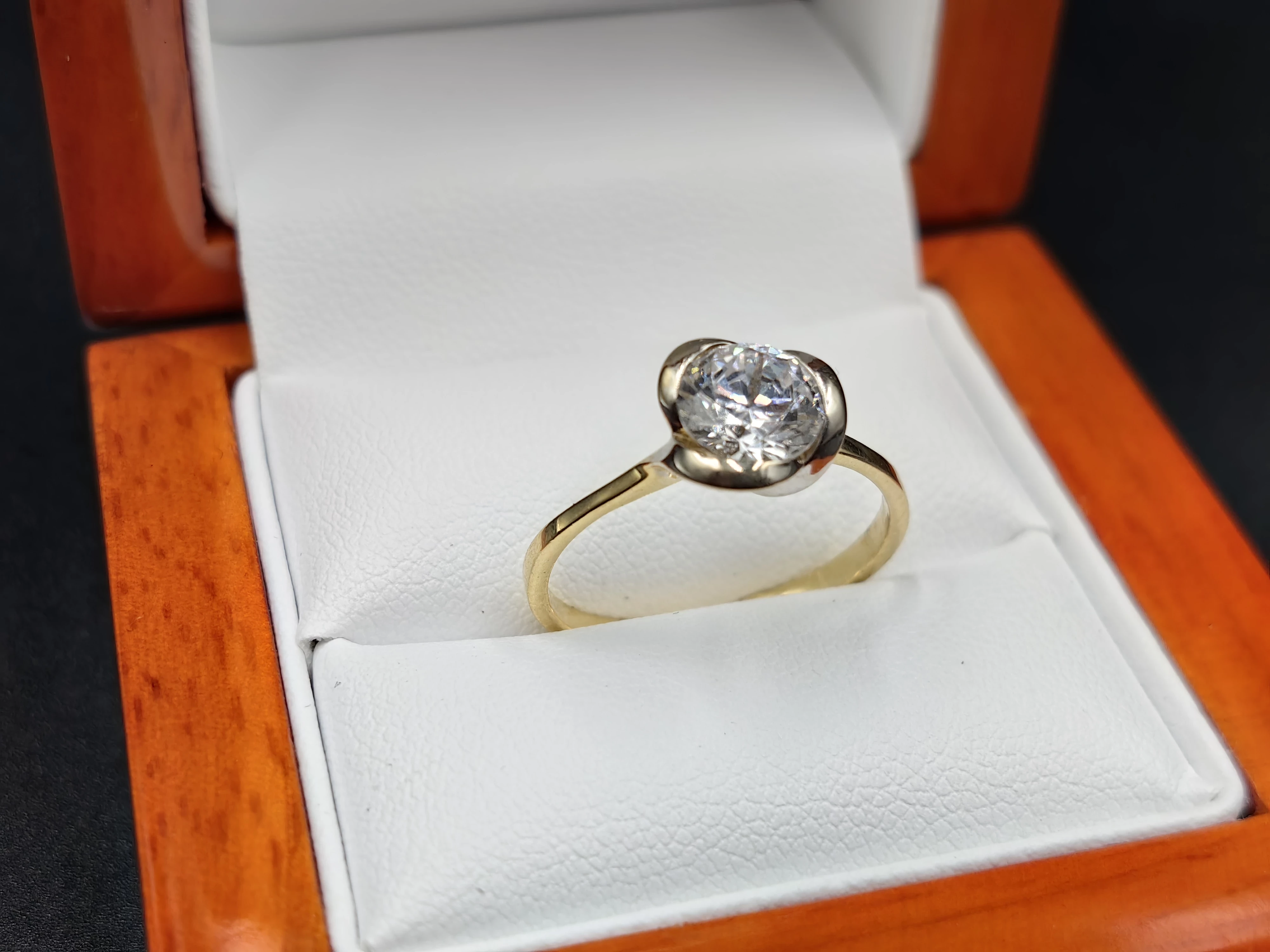 fantastyczny-zloty-pierscionek-z-duza-cyrkonia-276g-pr585-14k-r17-stan-11323-2