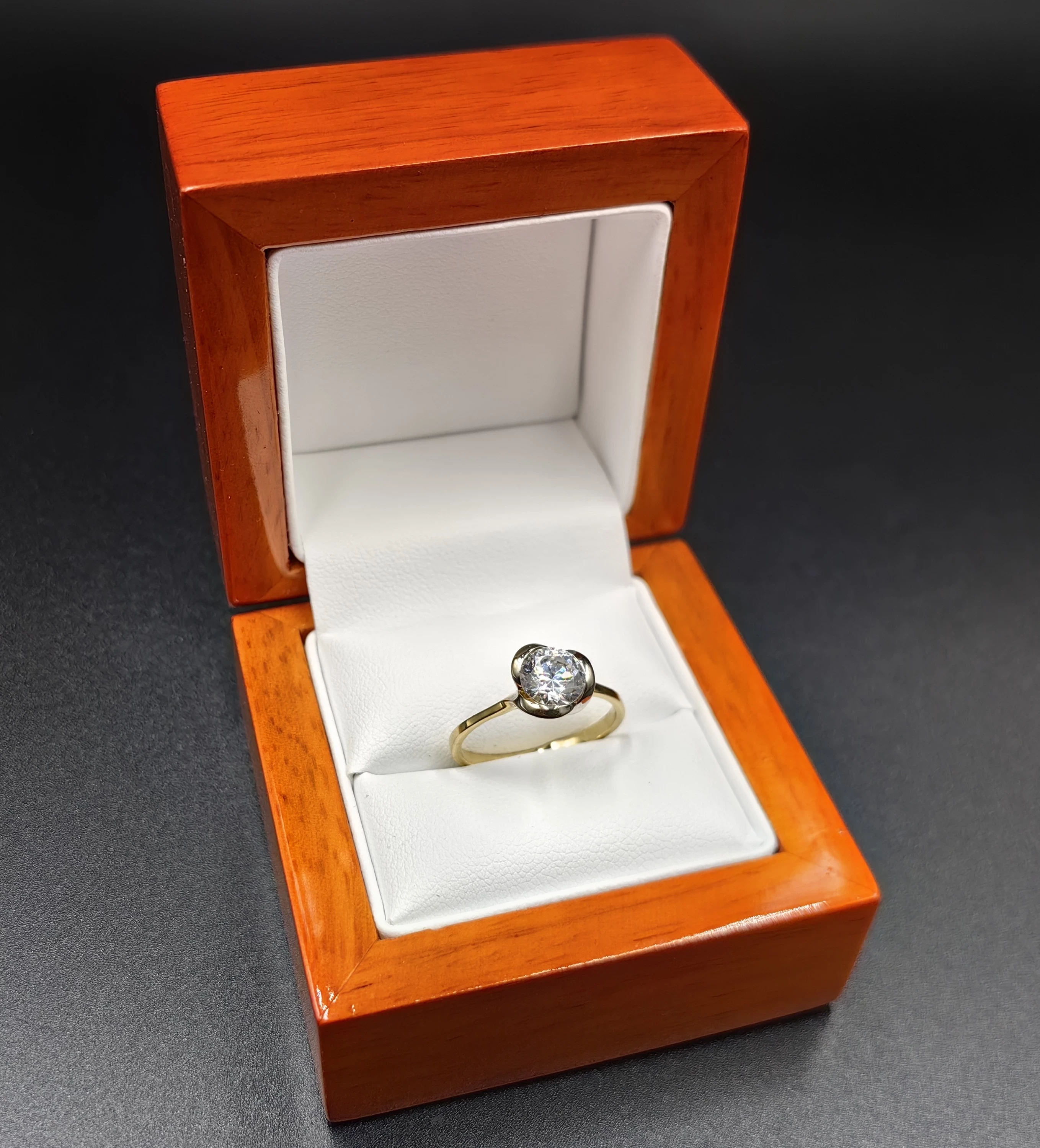 fantastyczny-zloty-pierscionek-z-duza-cyrkonia-276g-pr585-14k-r17-material-15835-2