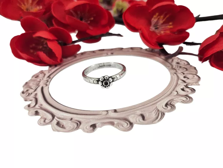 srebrny-pierscionek-kwiatek-z-miodowa-cyrkonia-375g-stan-11323-2