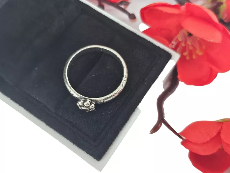 srebrny-pierscionek-kwiatek-z-miodowa-cyrkonia-375g-material-15835-4