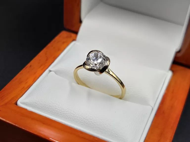 fantastyczny-zloty-pierscionek-z-duza-cyrkonia-276g-pr585-14k-r17-andrzeja-10-katowice