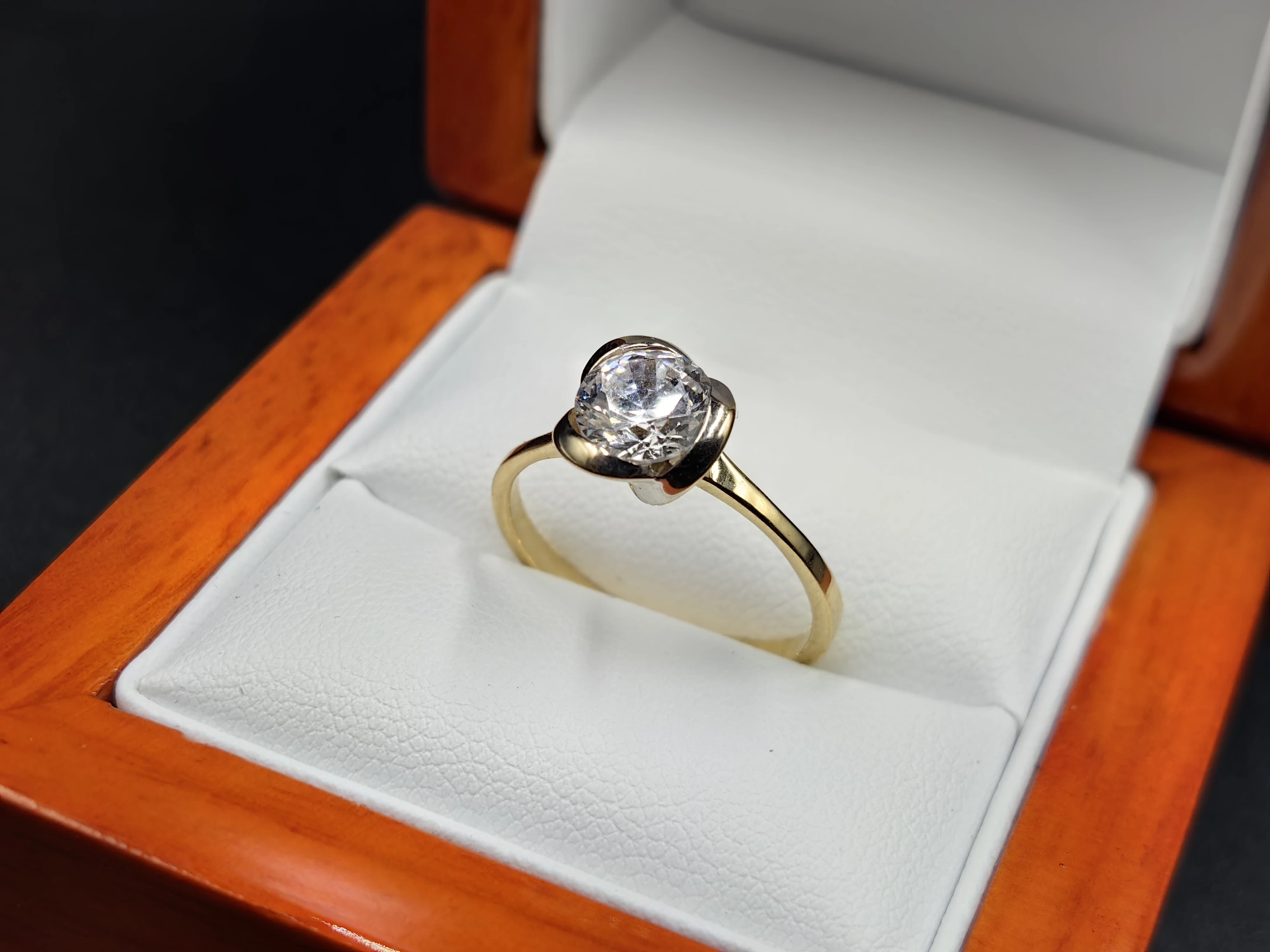 fantastyczny-zloty-pierscionek-z-duza-cyrkonia-276g-pr585-14k-r17-andrzeja-10-katowice