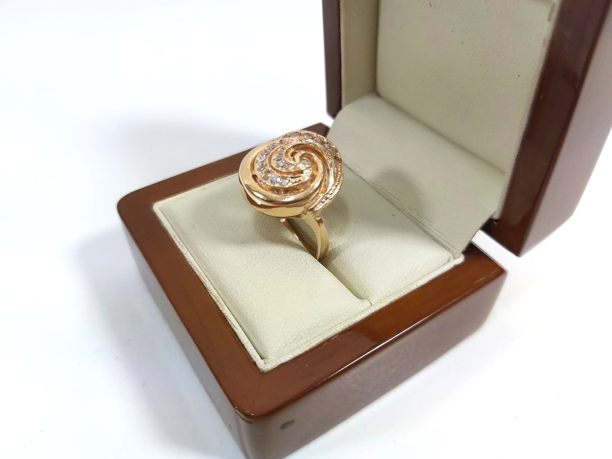 zakrecony-zloty-pierscionek-proba-585-r-20-stan-11323-253806