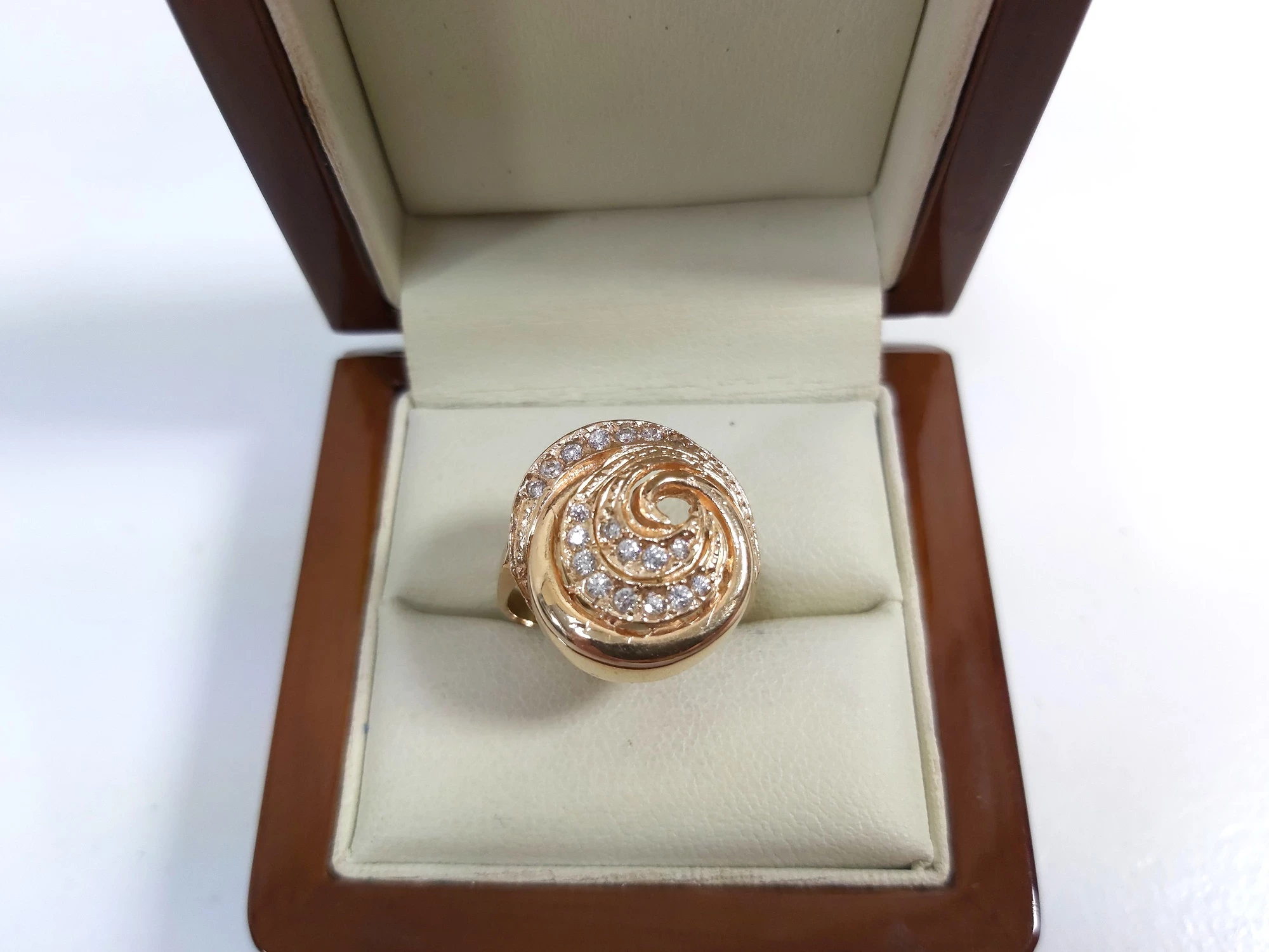 zakrecony-zloty-pierscionek-proba-585-r-20-kamienie-221-128