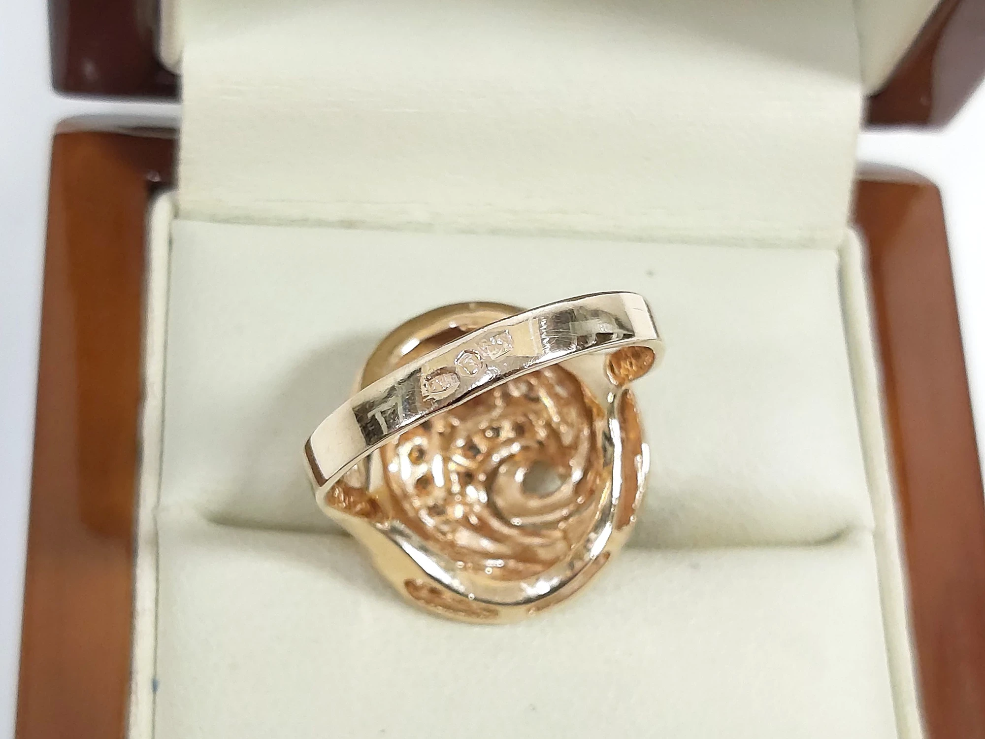 zakrecony-zloty-pierscionek-proba-585-r-20-material-dominujacy-223721-131072