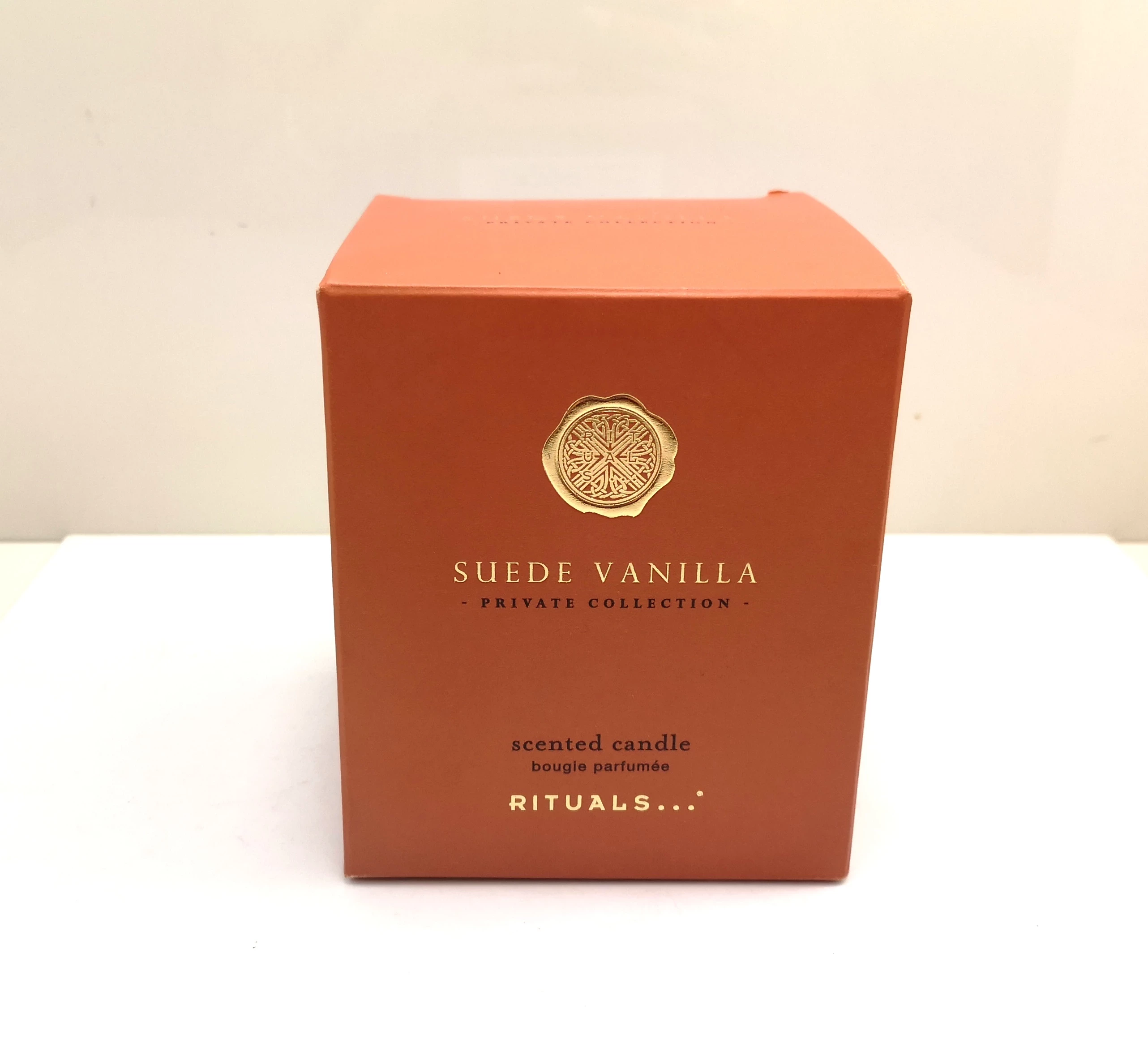 swieca-zapachowa-rituals-suede-vanilla-360g-28-czerwca-313-poznan-ska-x