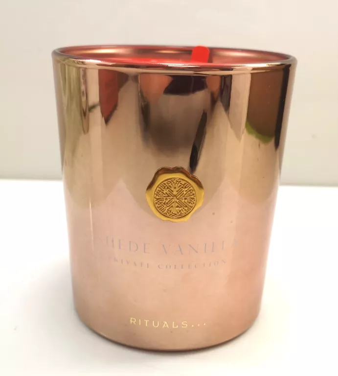 swieca-zapachowa-rituals-suede-vanilla-360g-ean-gtin-8719134142150