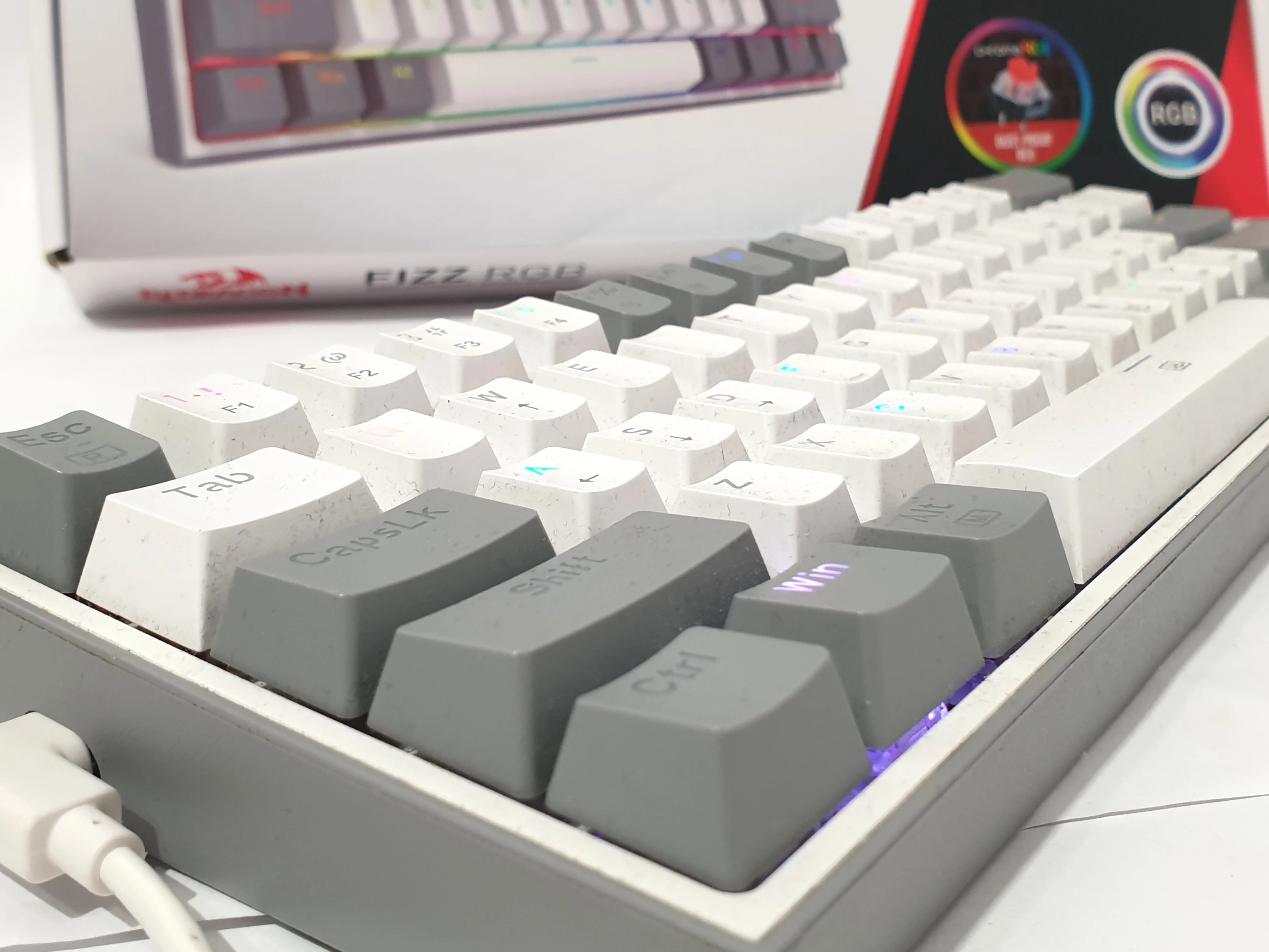 klawiatura-redragon-k617-fizz-rgb-stan-11323-2