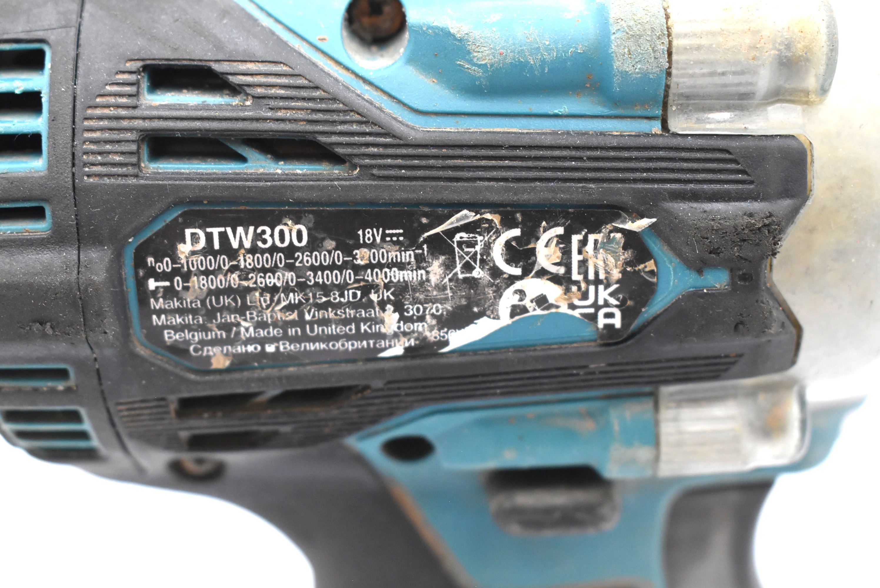 klucz-udarowy-makita-dtw300-akumulator-50ah-18v-maksymalny-moment-obrotowy-580