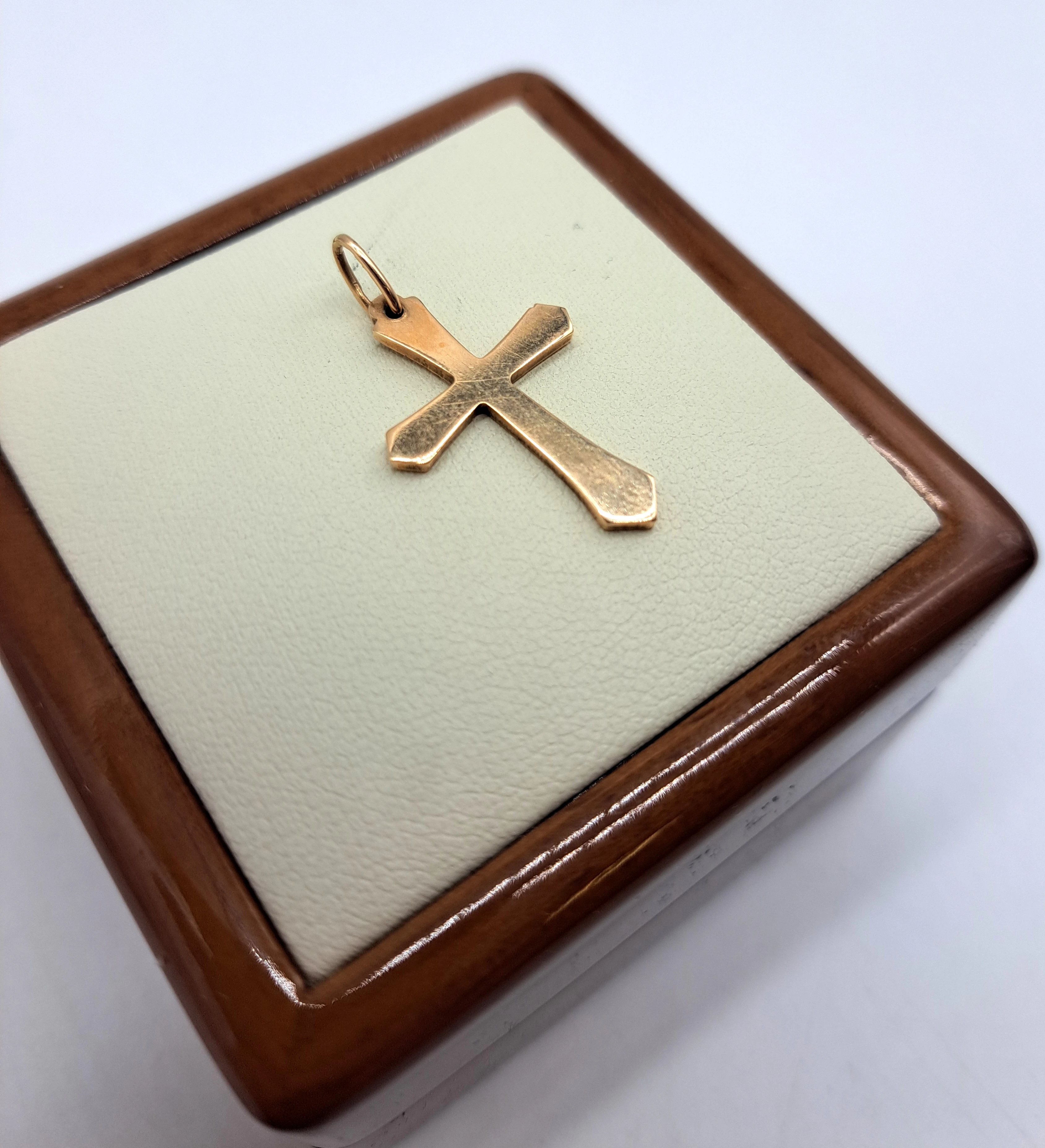 wyrob-jubilerski-uzywany-zloty-krzyzyk-585-183g-material-15835-2