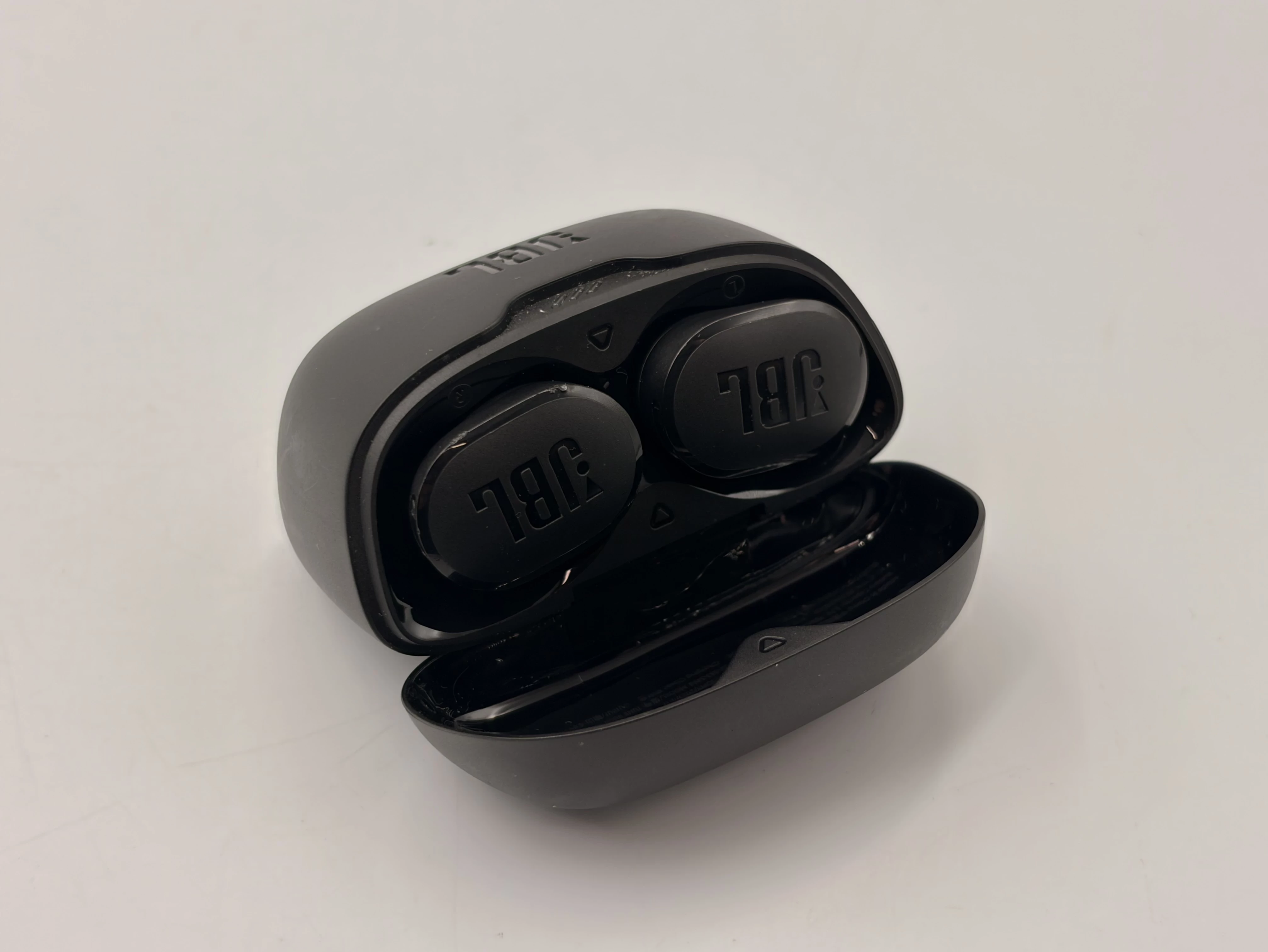sluchawki-bezprzewodowe-dokanalowe-jbl-tune-buds-czarne-ean-gtin-008054578582