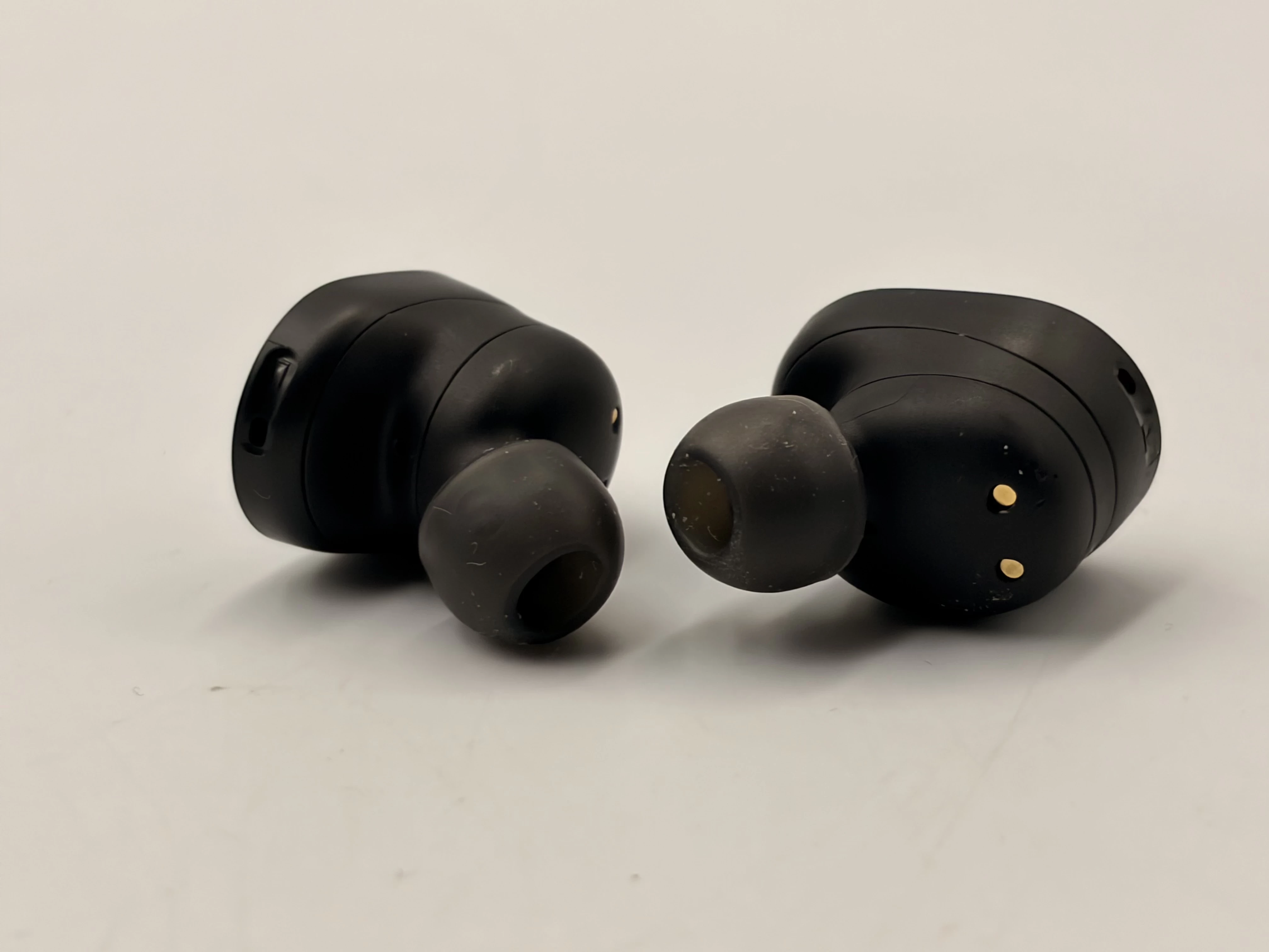 sluchawki-bezprzewodowe-dokanalowe-jbl-tune-buds-czarne-model-250439-1920400
