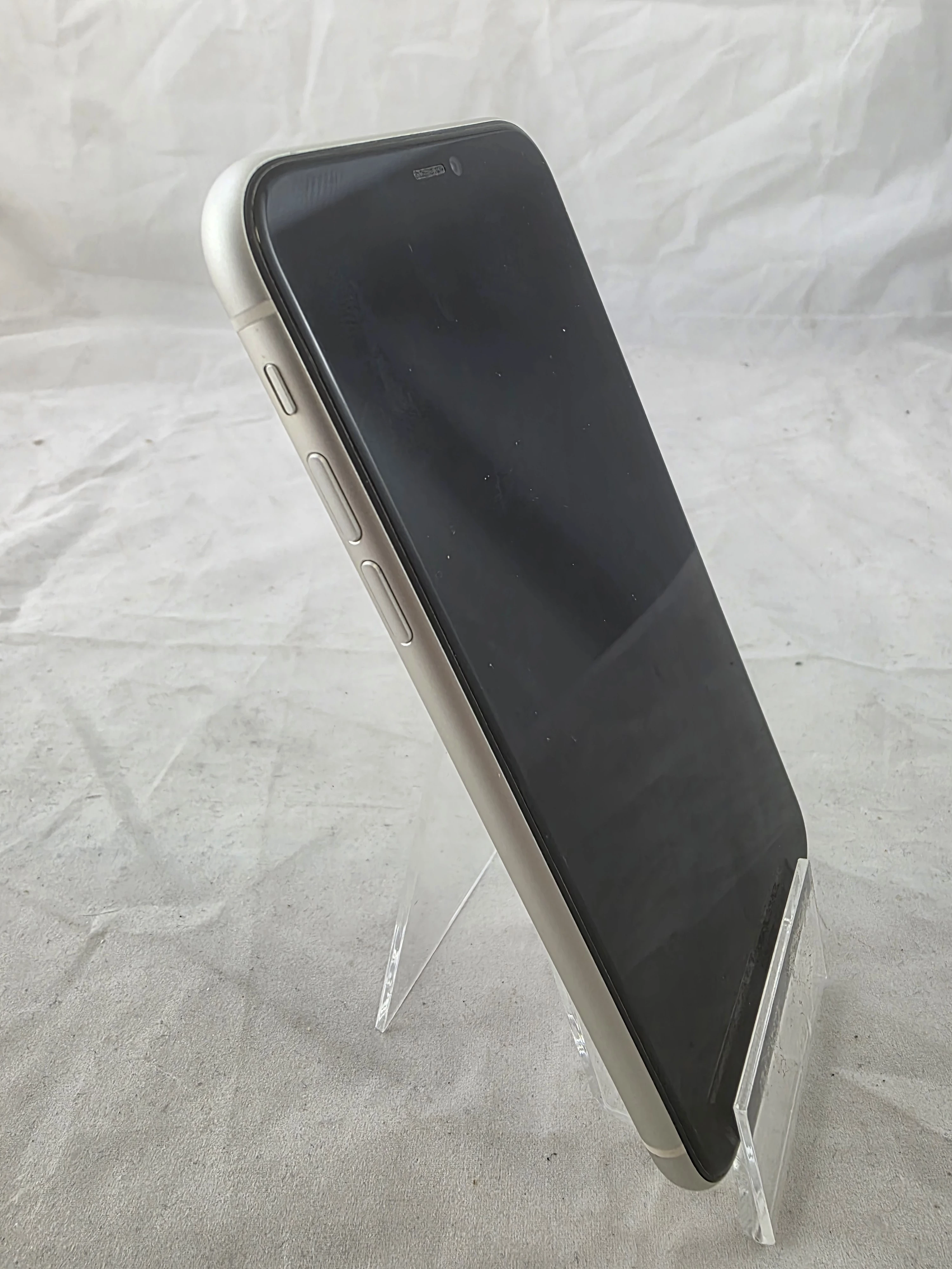 telefon-iphone-11-64gb-kod-producenta-mhdc3pma